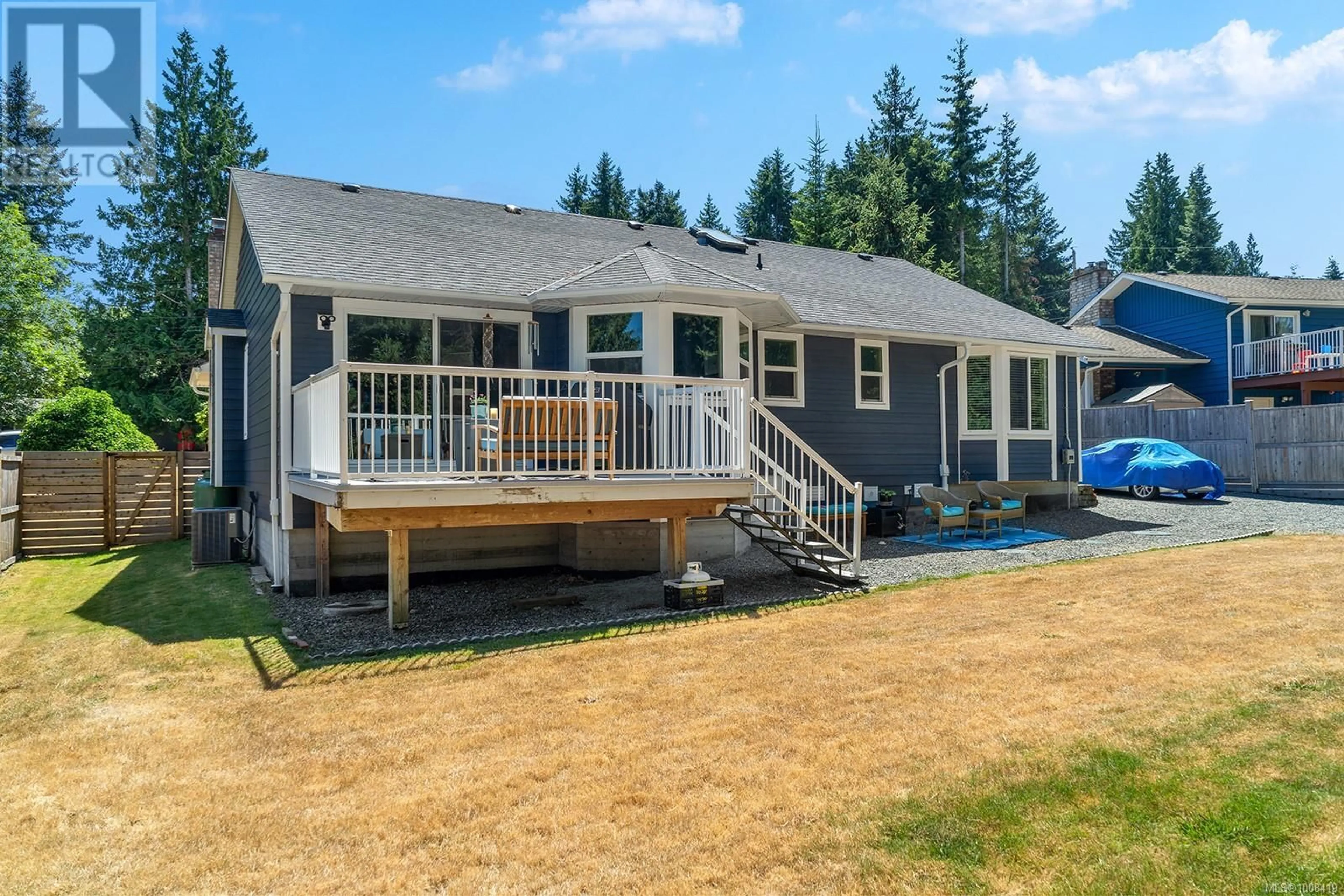 Home with vinyl exterior material, unknown for 1057 CENTRE CRESCENT, Qualicum Beach British Columbia V9K2G6