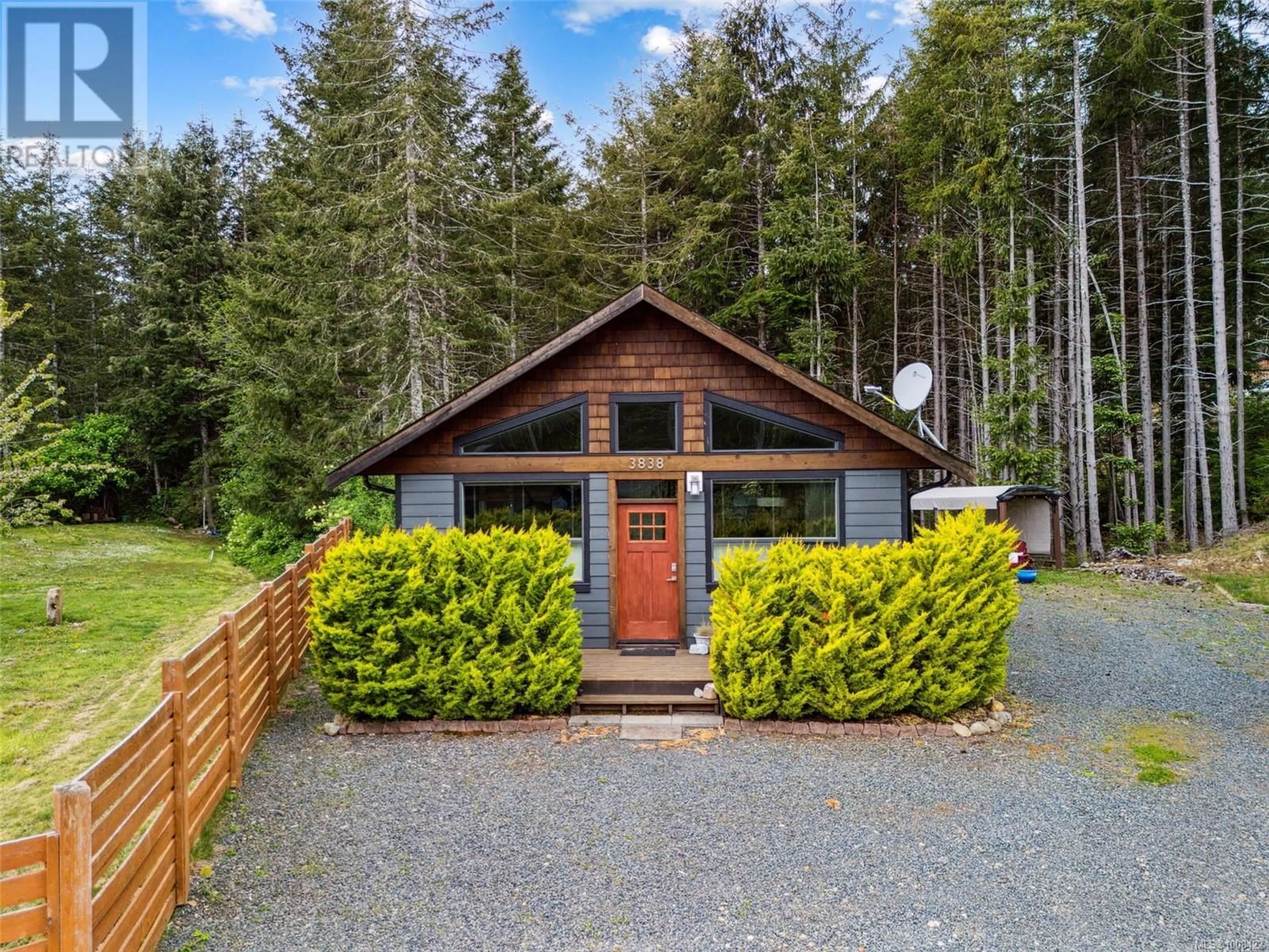 A pic from outside/outdoor area/front of a property/back of a property/a pic from drone, unknown for 3838 TRAILHEAD DRIVE, Sooke British Columbia V9Z1L1