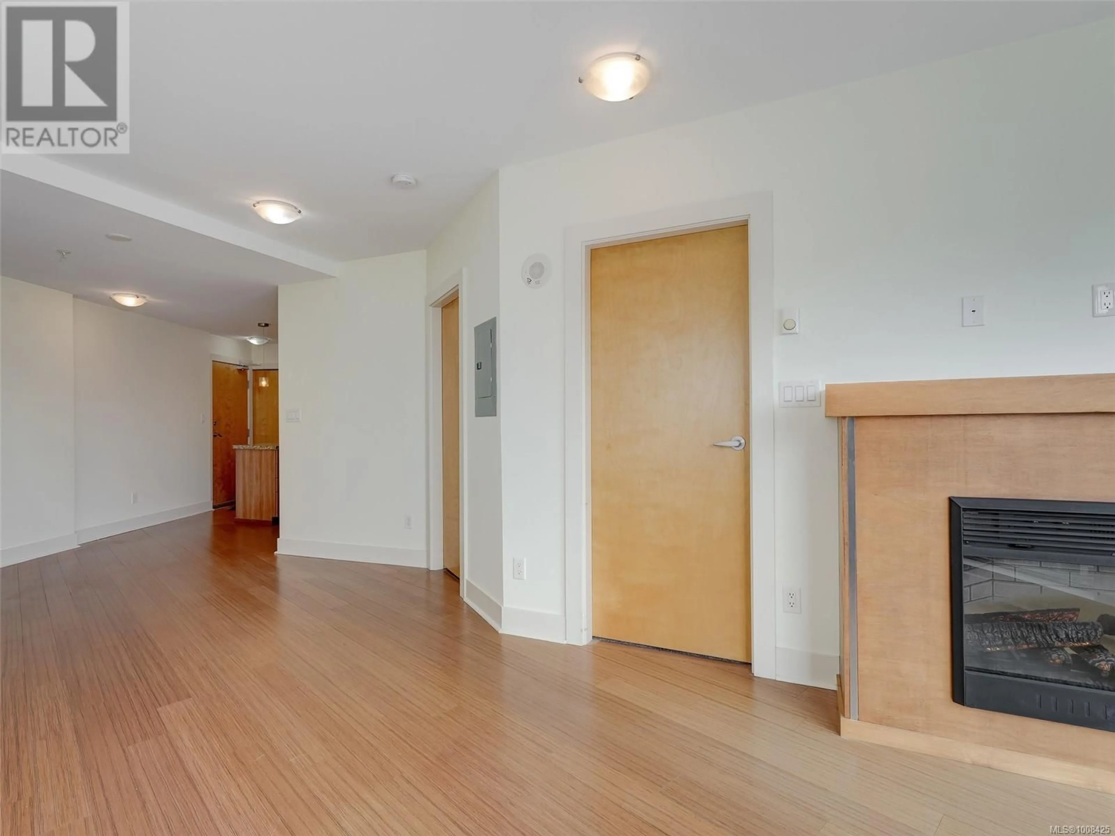 Indoor foyer for 529 - 2745 VETERANS MEMORIAL PARKWAY, Langford British Columbia V9B0H4