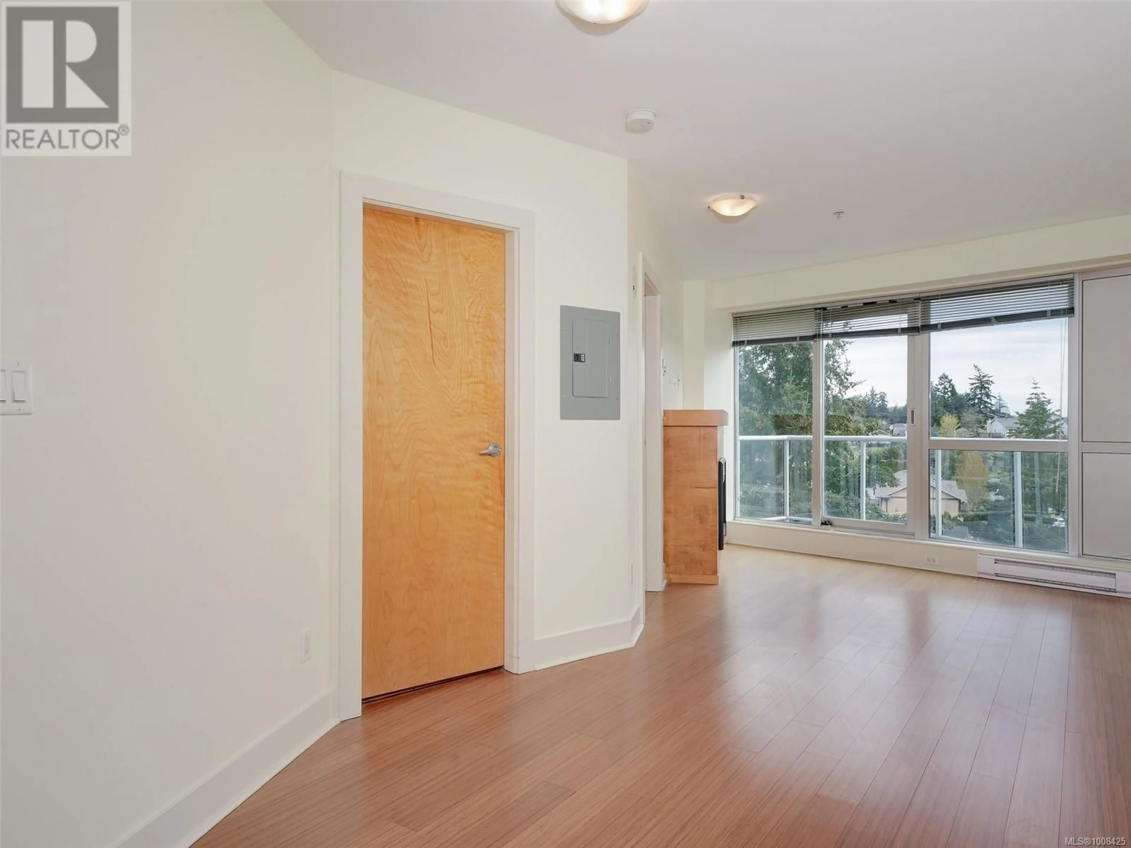 Indoor foyer for 529 - 2745 VETERANS MEMORIAL PARKWAY, Langford British Columbia V9B0H4