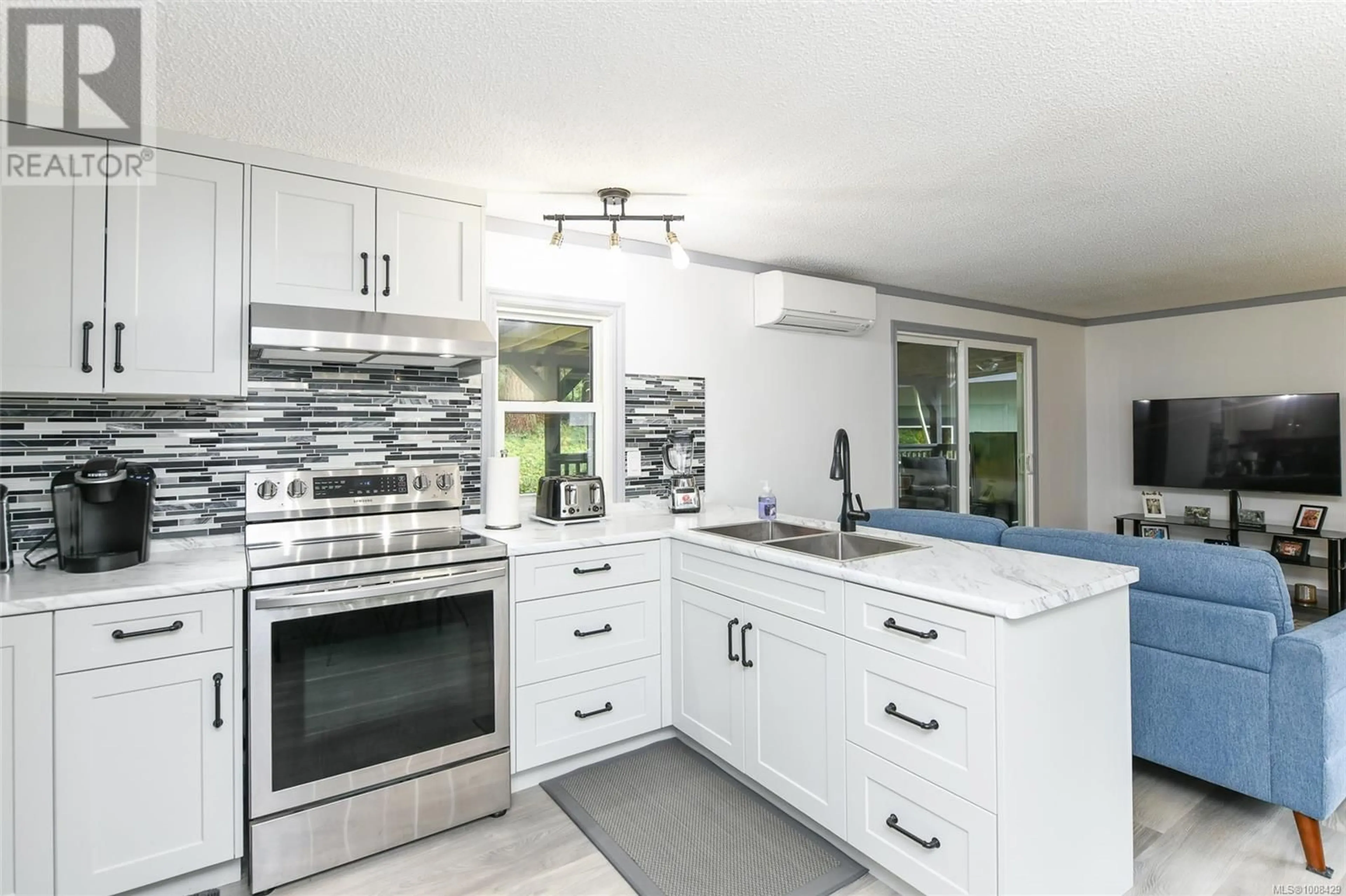 Open concept kitchen, ceramic/tile floor for 3701 ISLAND HIGHWAY SOUTH, Courtenay British Columbia V9N9T4