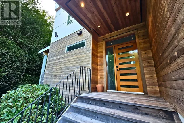 604 ALBERTO ROAD, Tofino 5