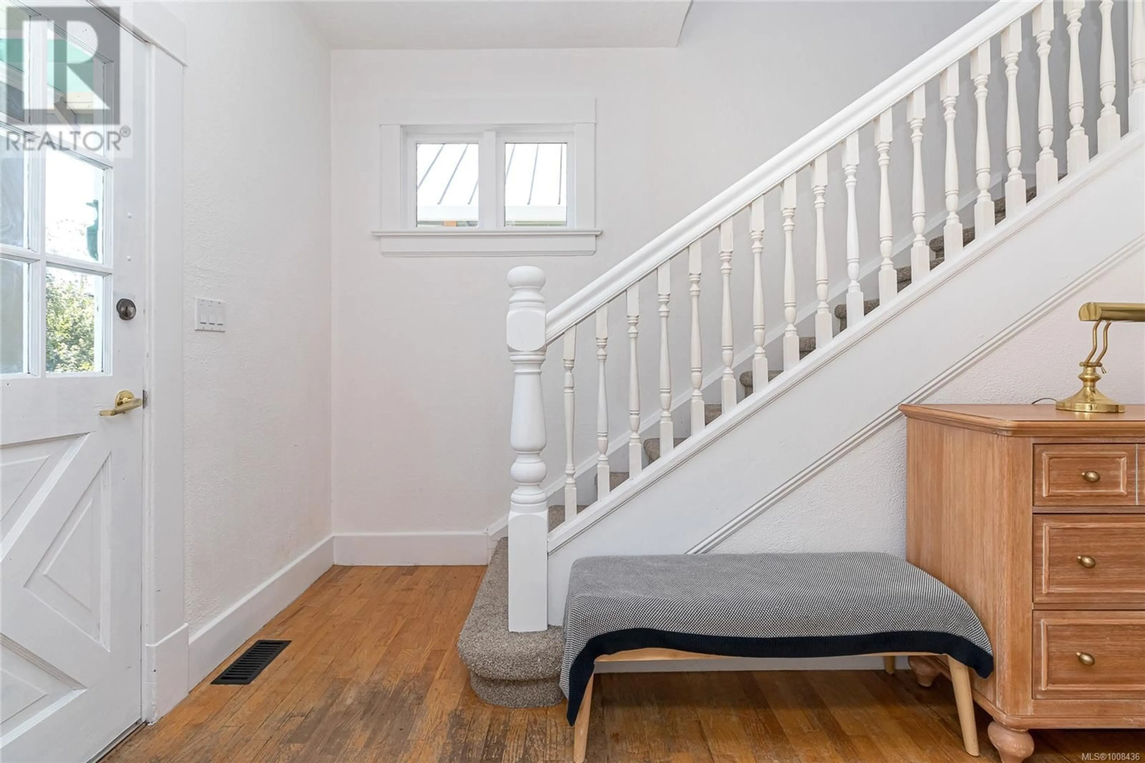 Indoor entryway for 1512 BROOKE STREET, Victoria British Columbia V8S1M5