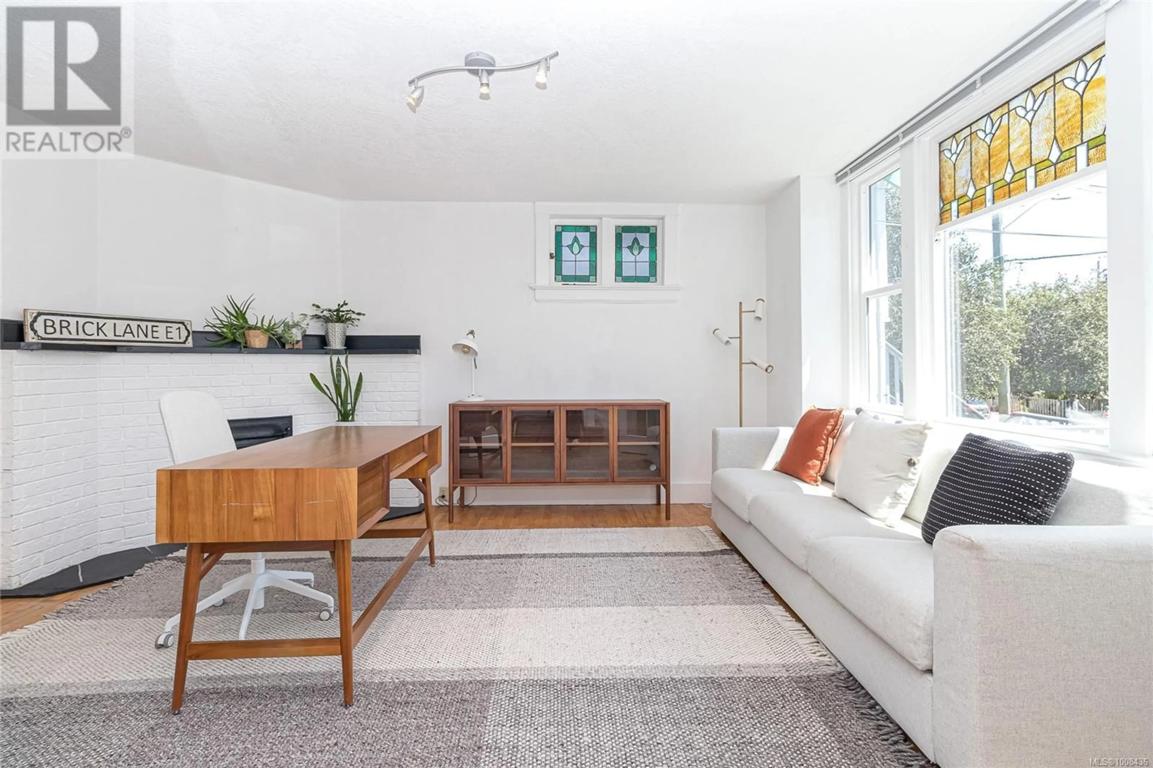 Living room with furniture, unknown for 1512 BROOKE STREET, Victoria British Columbia V8S1M5