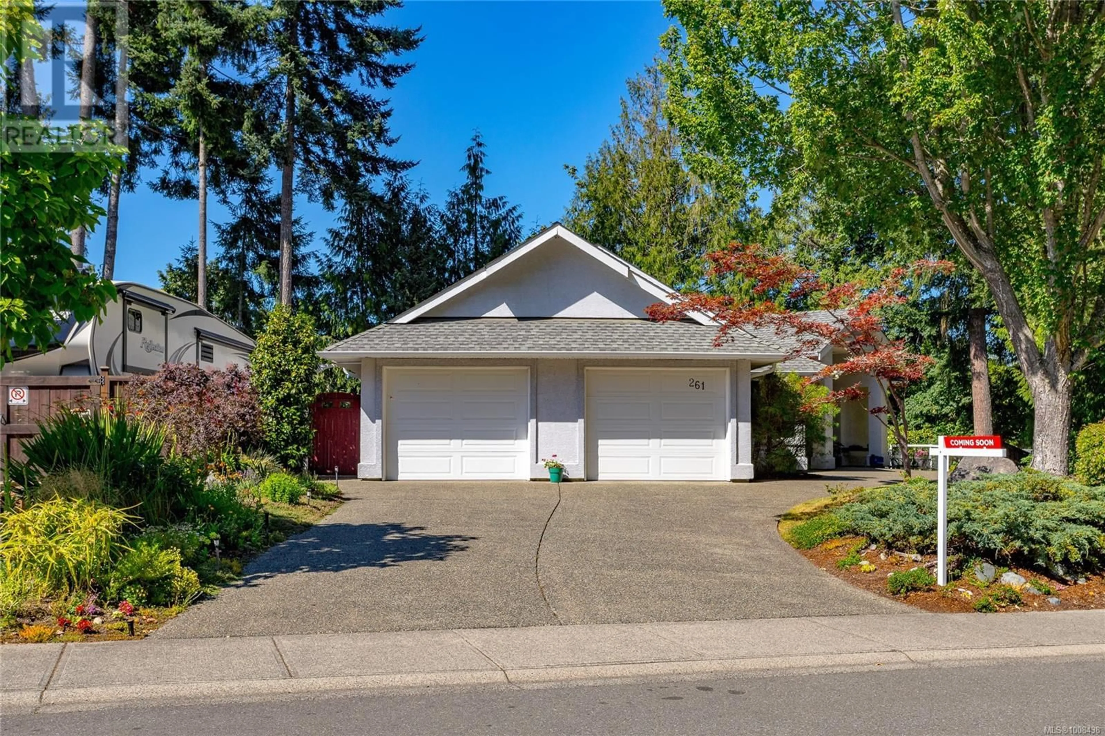 Home with vinyl exterior material, street for 261 HAMILTON AVENUE, Parksville British Columbia V9P2V8