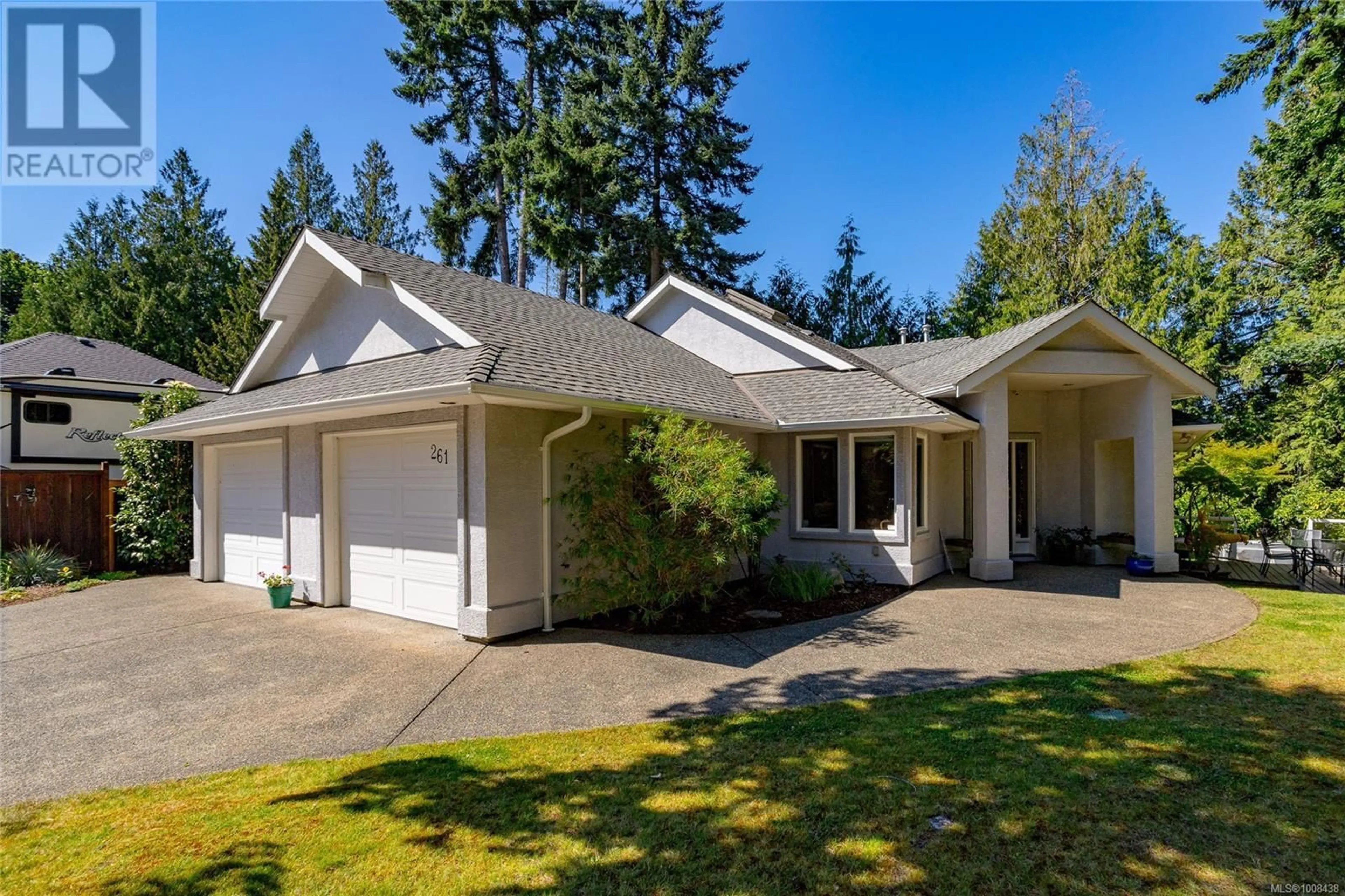 Home with vinyl exterior material, street for 261 HAMILTON AVENUE, Parksville British Columbia V9P2V8
