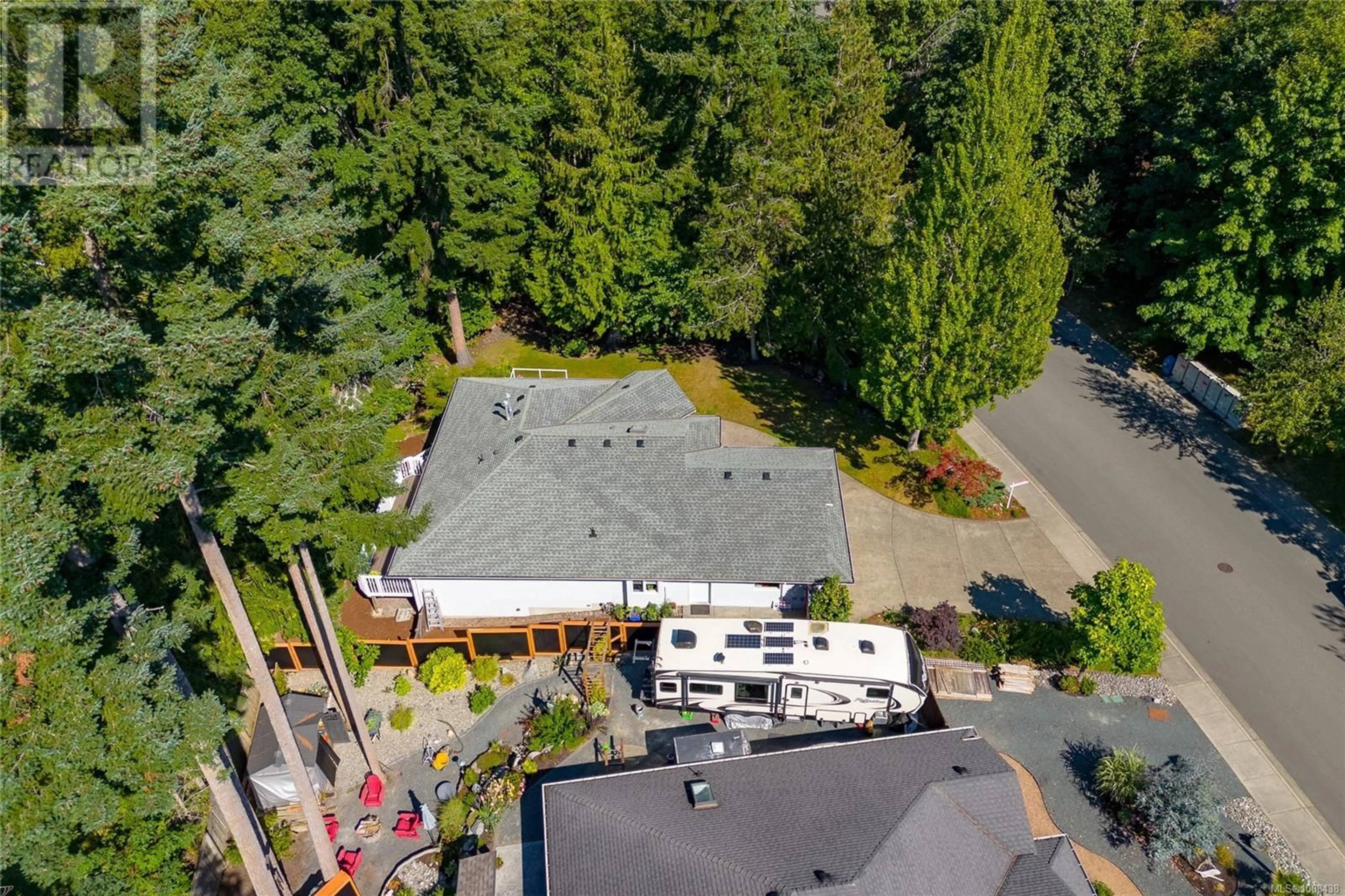 A pic from outside/outdoor area/front of a property/back of a property/a pic from drone, unknown for 261 HAMILTON AVENUE, Parksville British Columbia V9P2V8