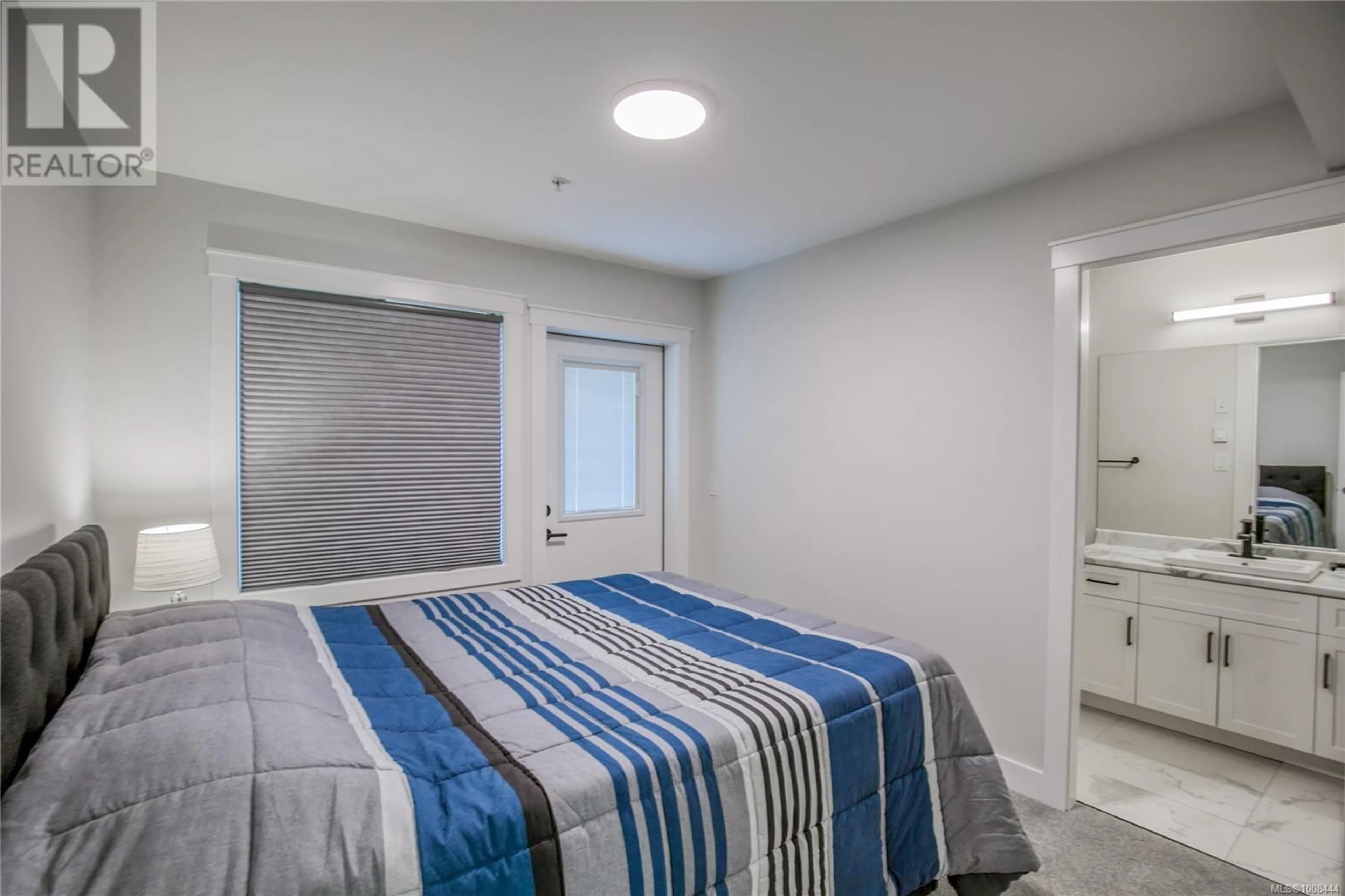 Bedroom with bed, carpet floor for 142 - 600 NINTH STREET, Nanaimo British Columbia V9R0L4