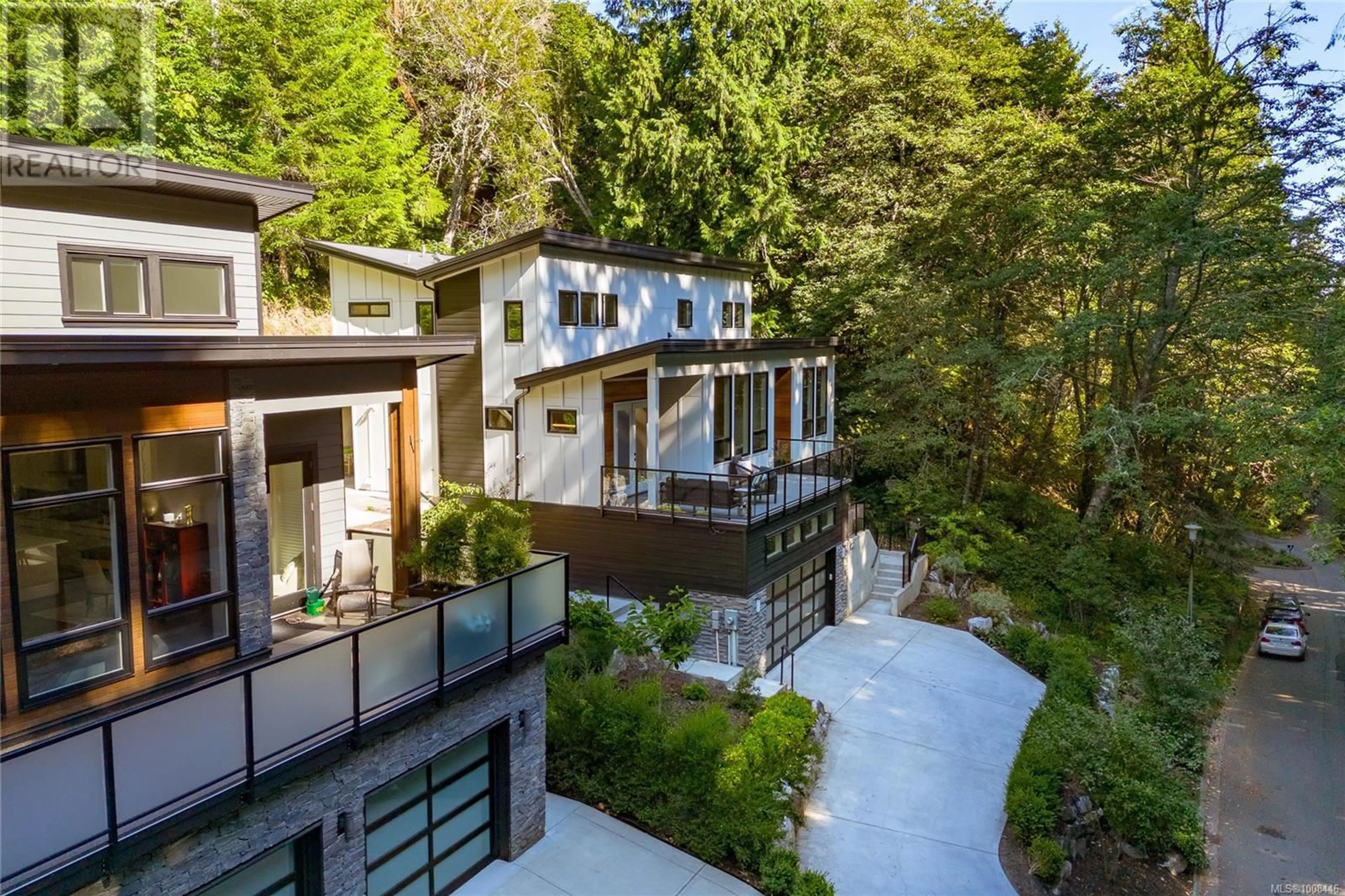 A pic from outside/outdoor area/front of a property/back of a property/a pic from drone, unknown for 840 HALIBURTON ROAD, Saanich British Columbia V8Y2W4
