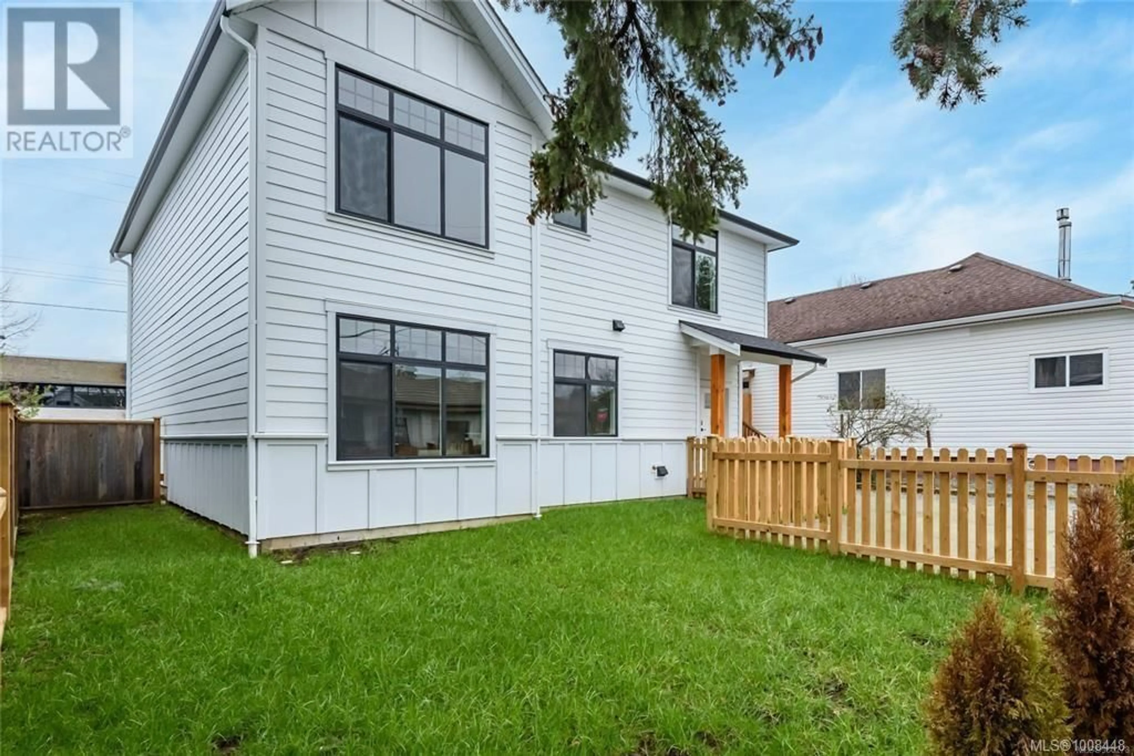 A pic from outside/outdoor area/front of a property/back of a property/a pic from drone, street for A - 384 12TH STREET, Courtenay British Columbia V9N1T5