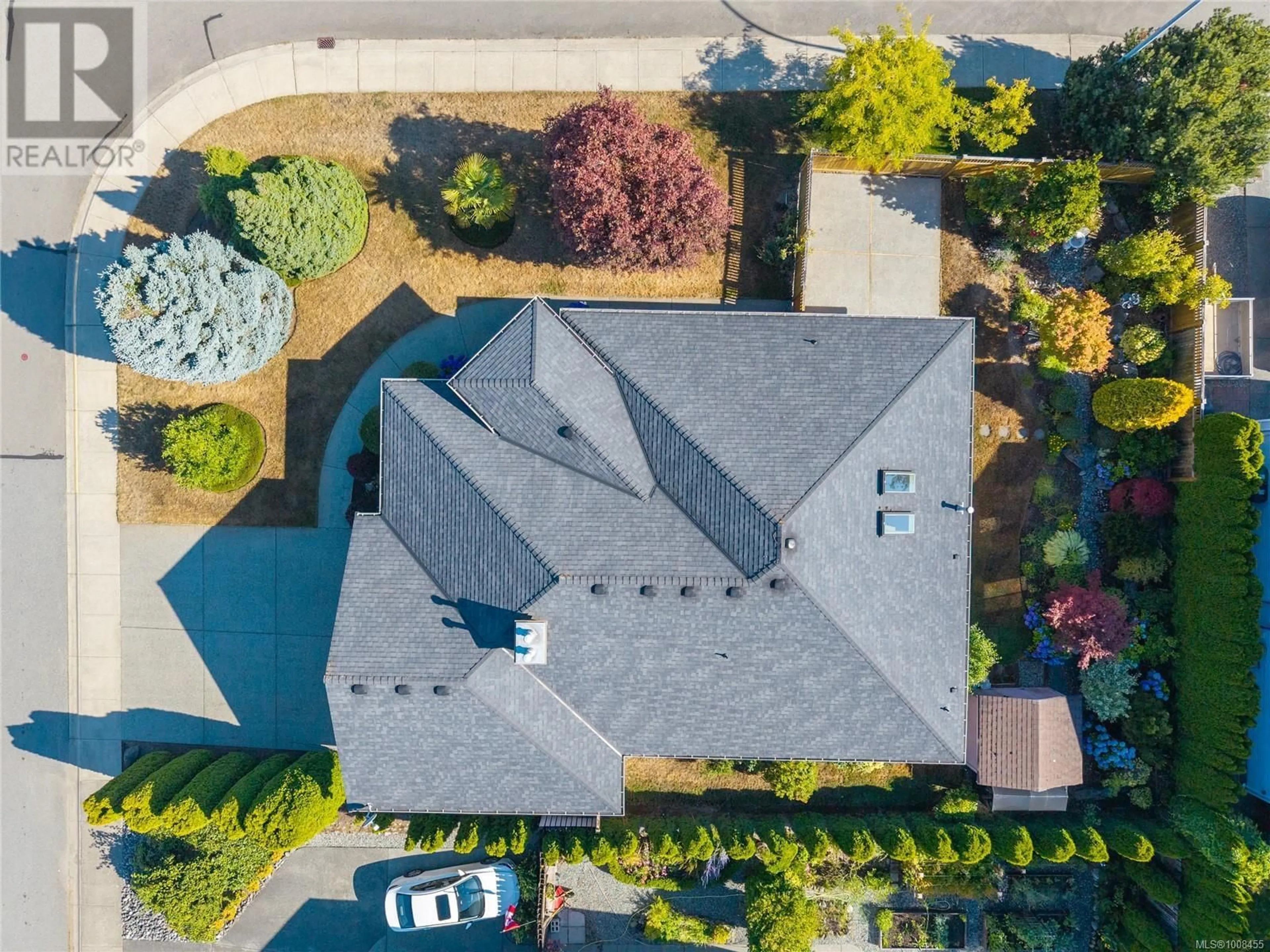 A pic from outside/outdoor area/front of a property/back of a property/a pic from drone, street for 5860 RALSTON DRIVE, Nanaimo British Columbia V9T6C5