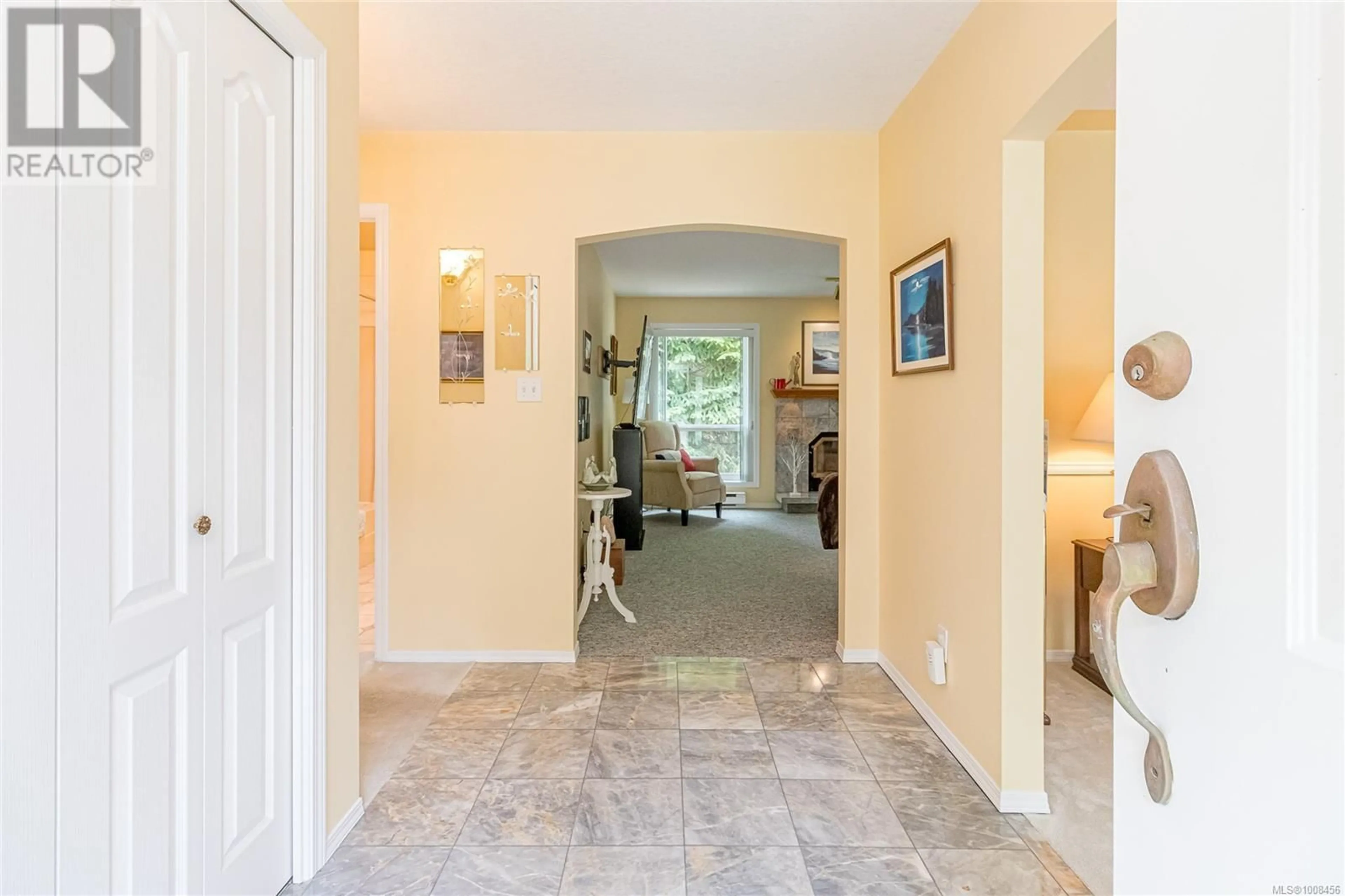 Indoor foyer for 1301 MCKENZIE DRIVE, Duncan British Columbia V9L5R9