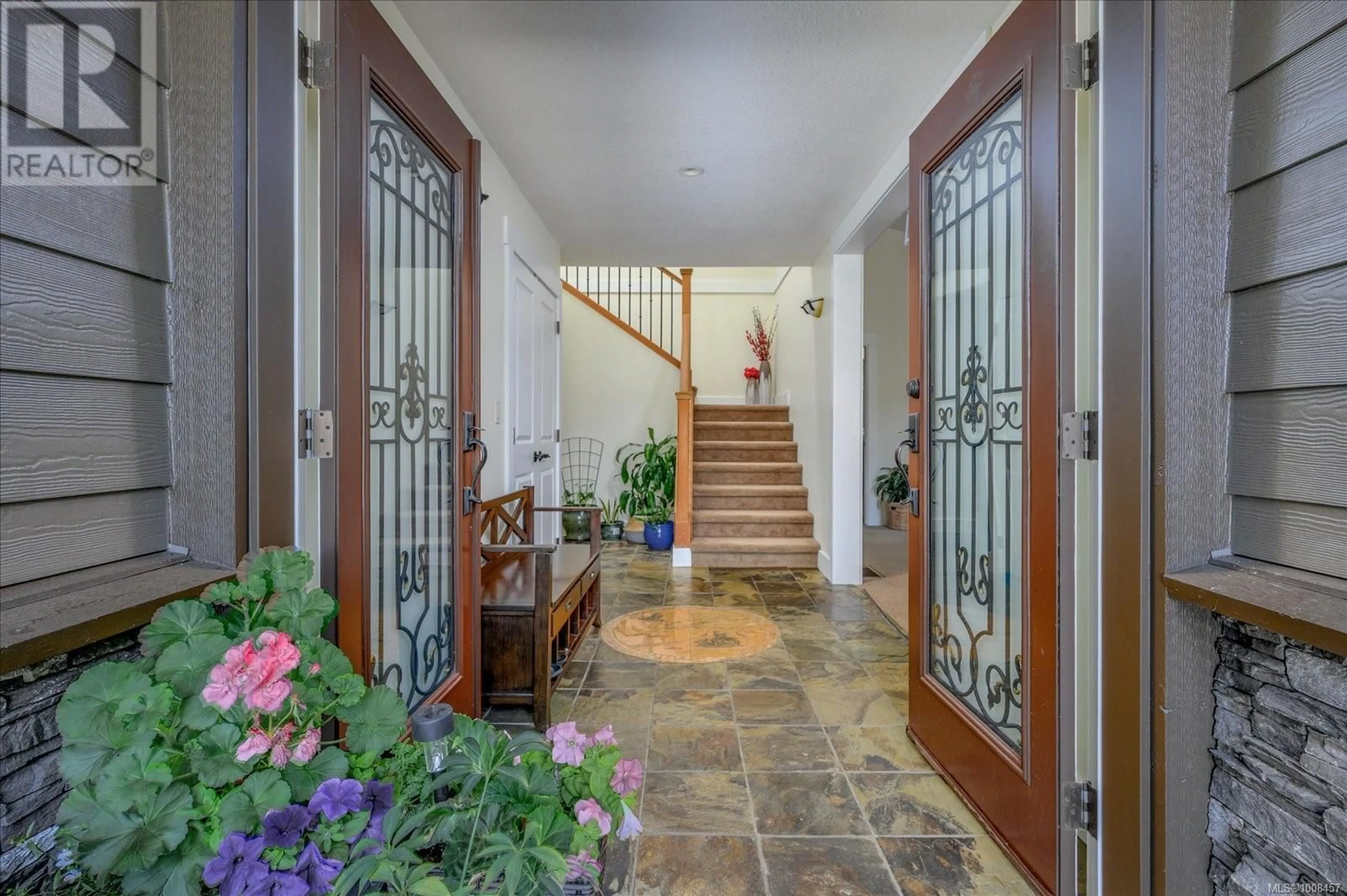 Indoor entryway for 213 SHILOH DRIVE, Nanaimo British Columbia V9R7C8