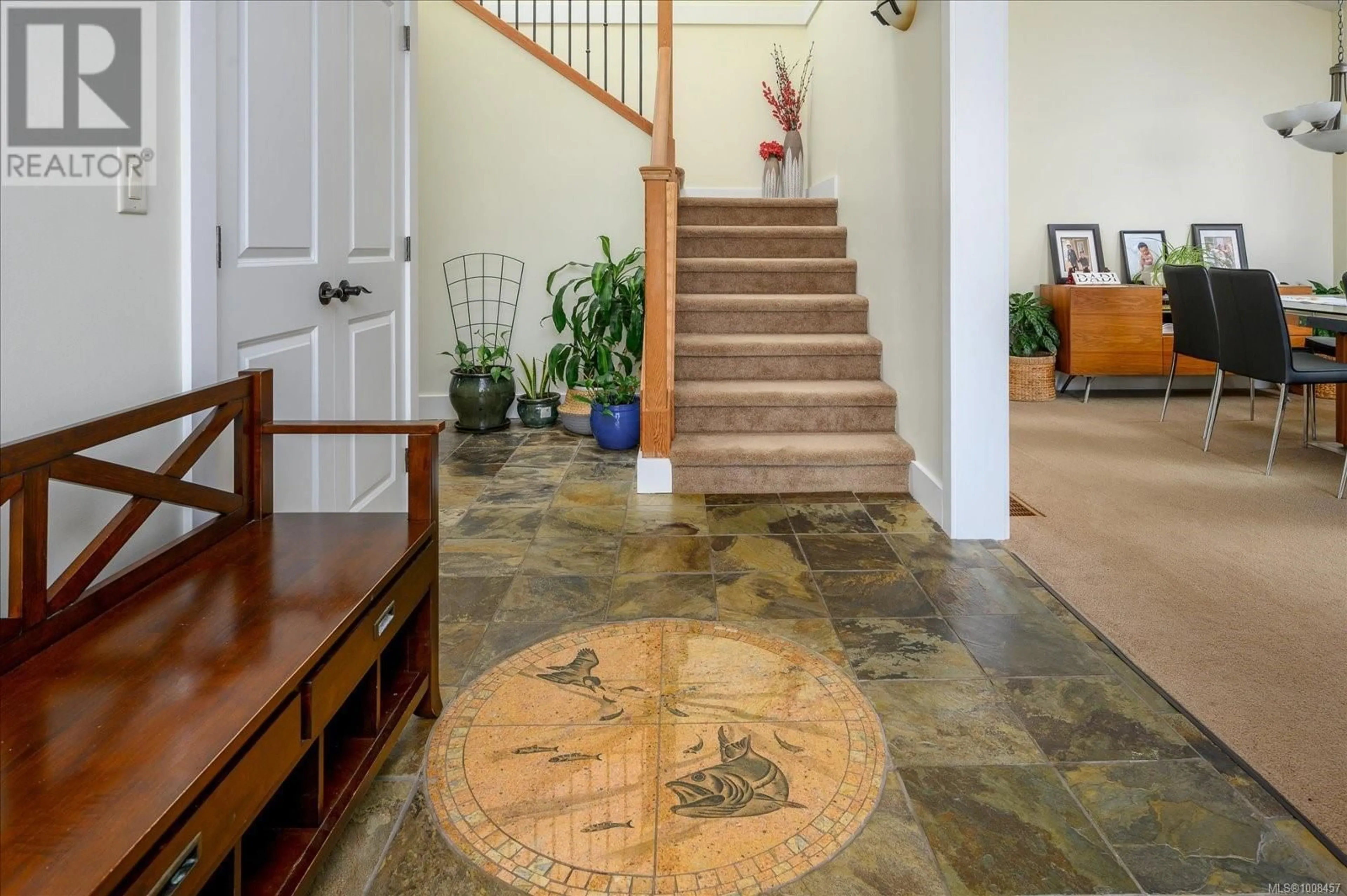 Indoor foyer for 213 SHILOH DRIVE, Nanaimo British Columbia V9R7C8