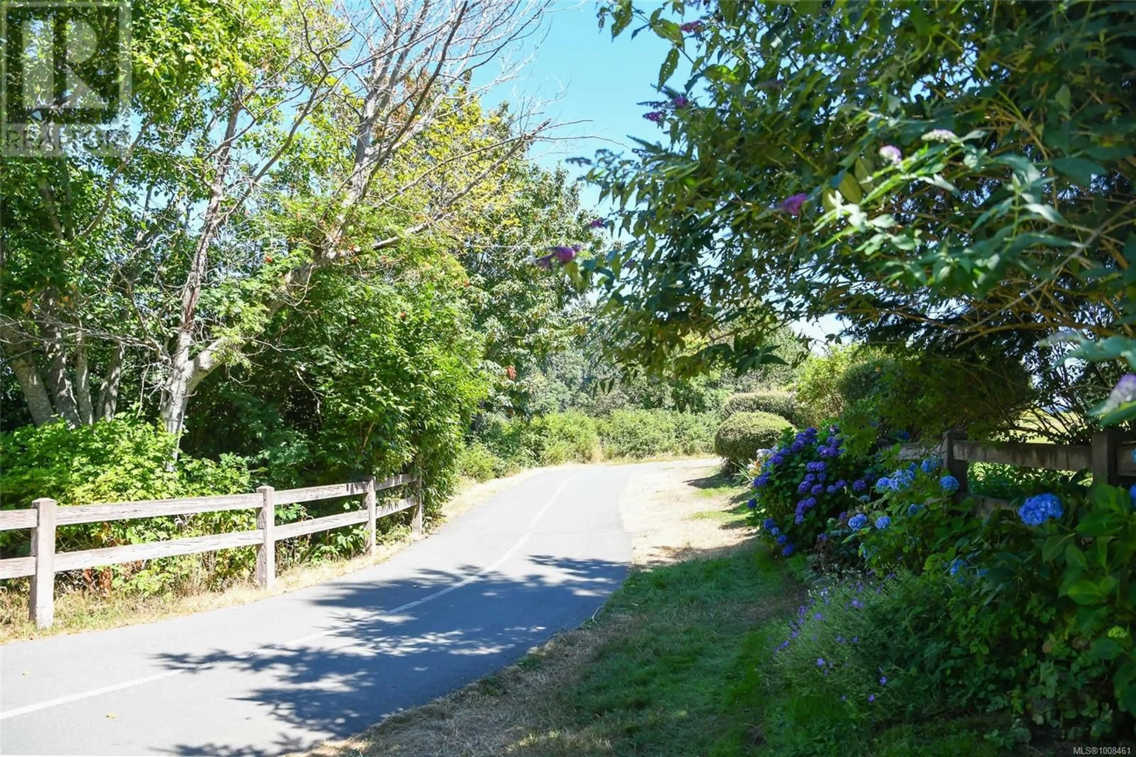 A pic from outside/outdoor area/front of a property/back of a property/a pic from drone, street for 118 - 1944 RIVERSIDE LANE, Courtenay British Columbia V9N0E5