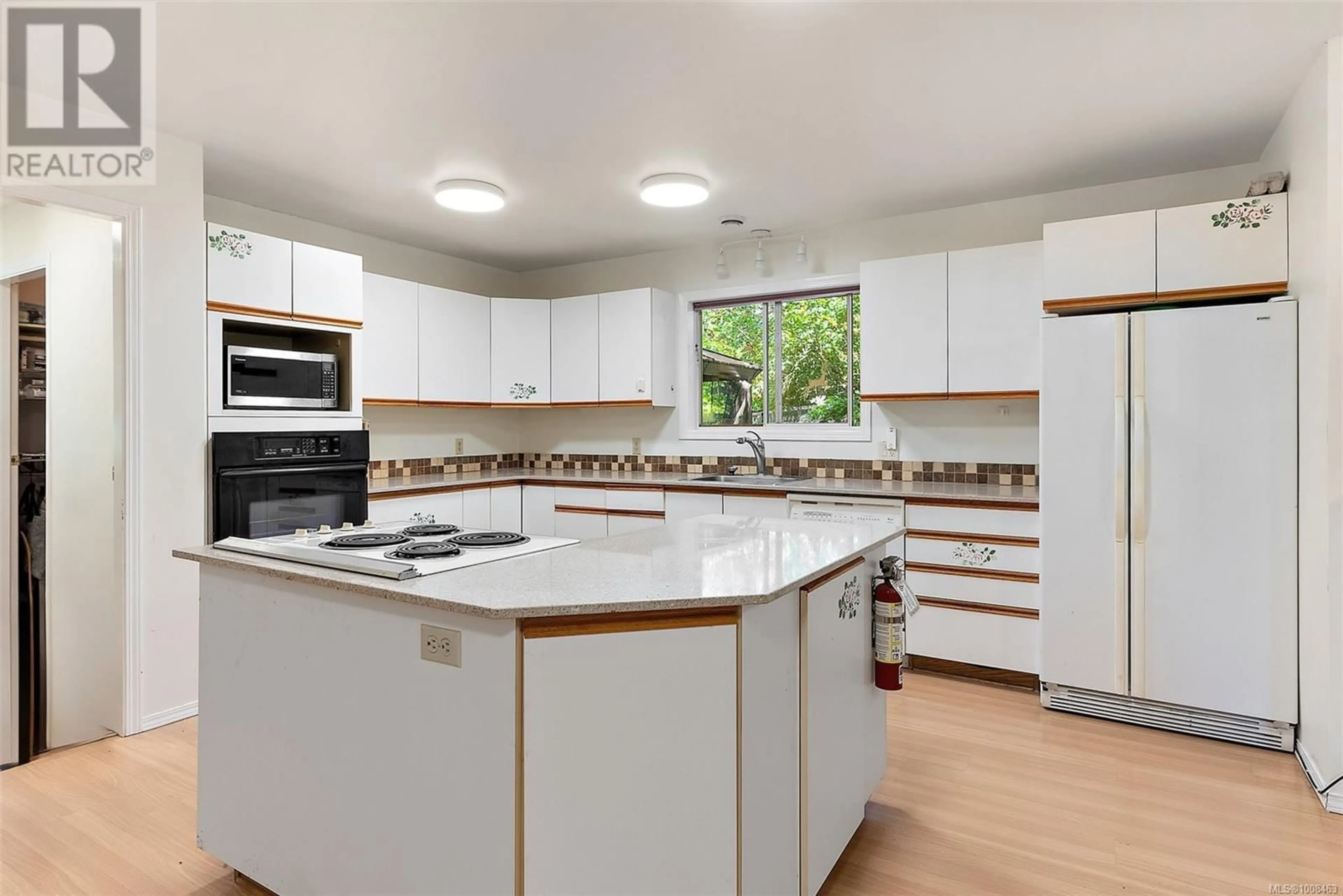 Open concept kitchen, unknown for 4607 WEST SAANICH ROAD, Saanich British Columbia V8Z3G7