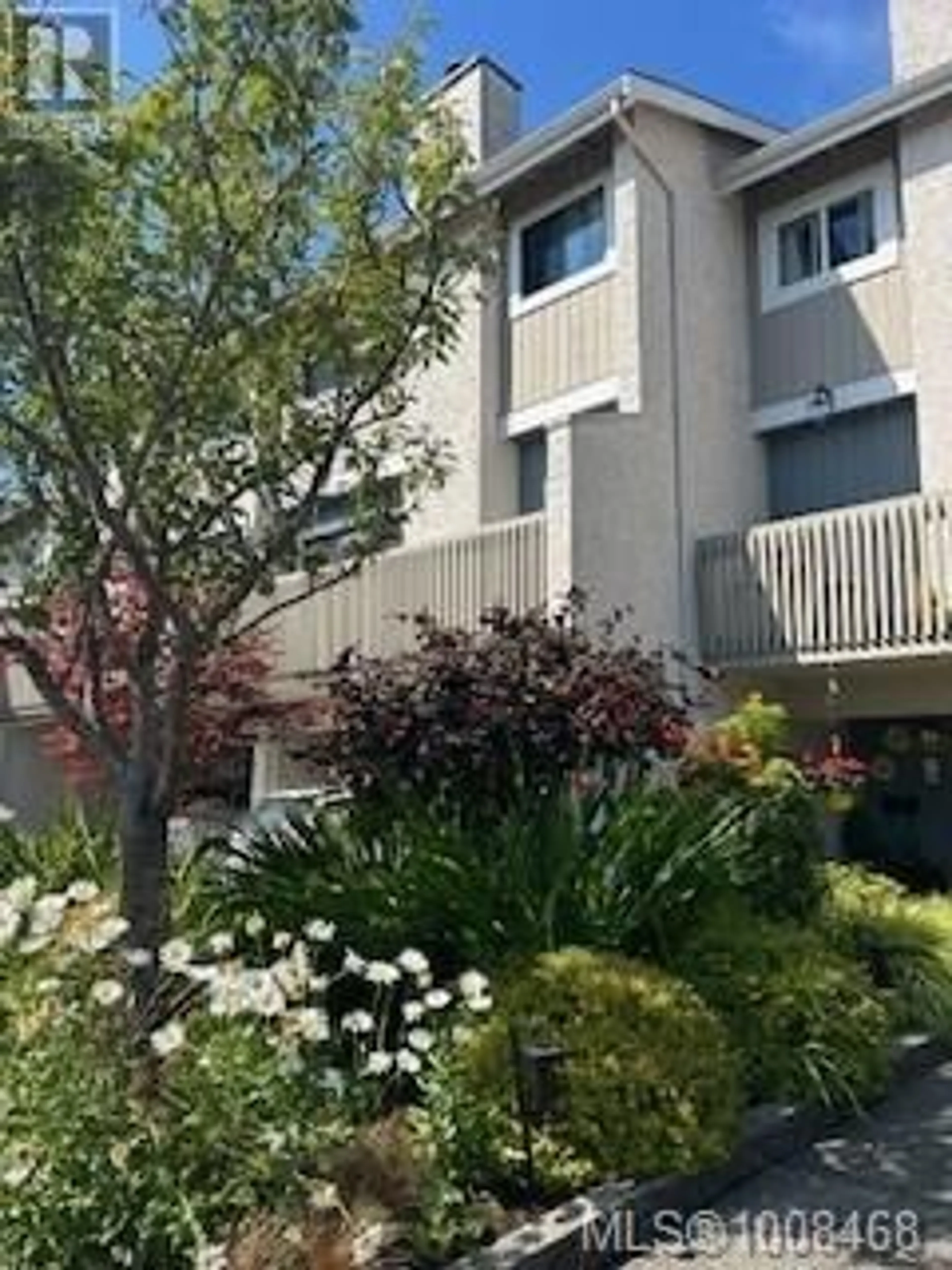 Unknown for 27 - 1480 GARNET ROAD, Saanich British Columbia V8P5K9