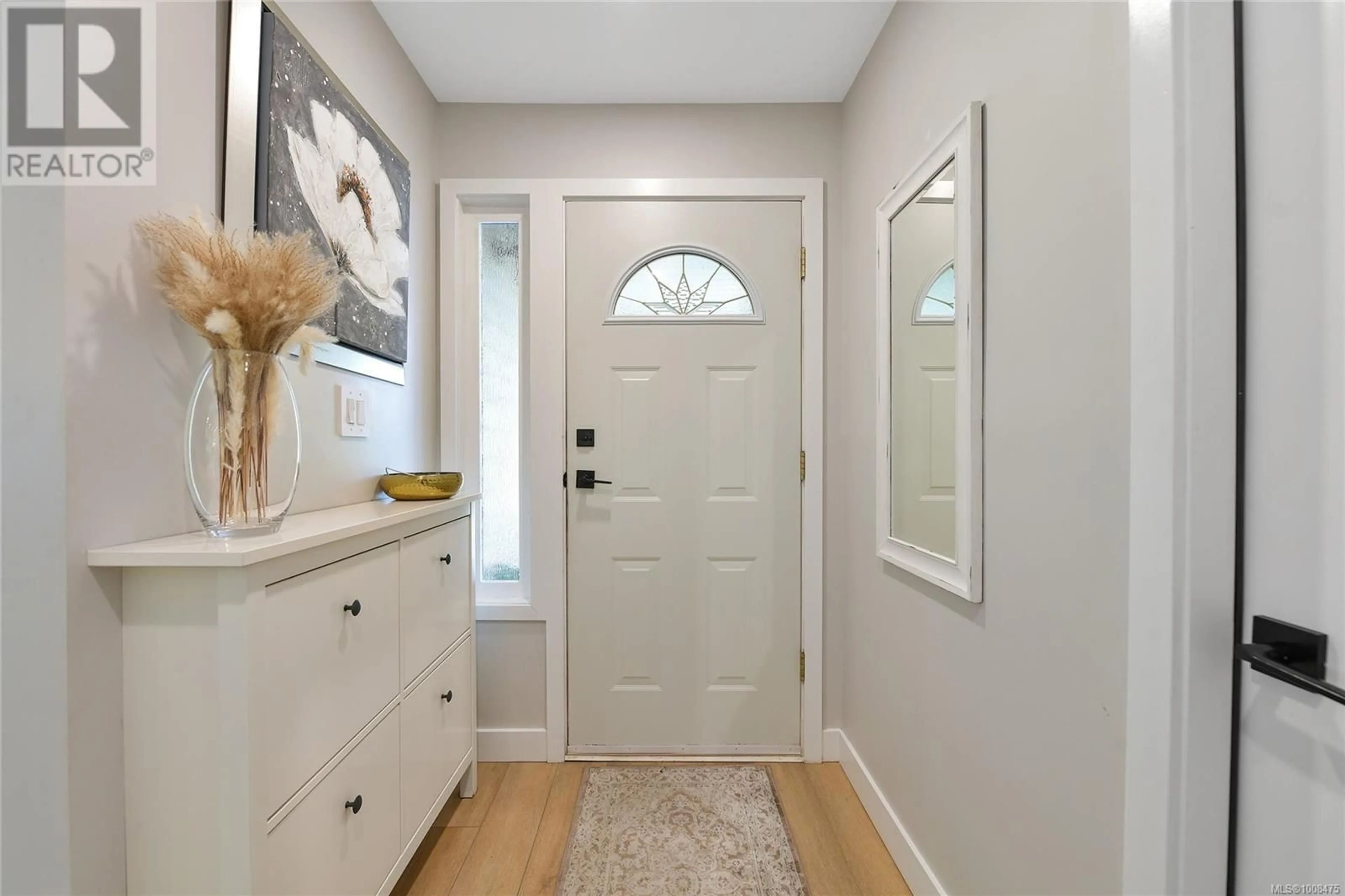 Indoor entryway for 7236 SEAMOUNT CLOSE, Central Saanich British Columbia V8M1M5