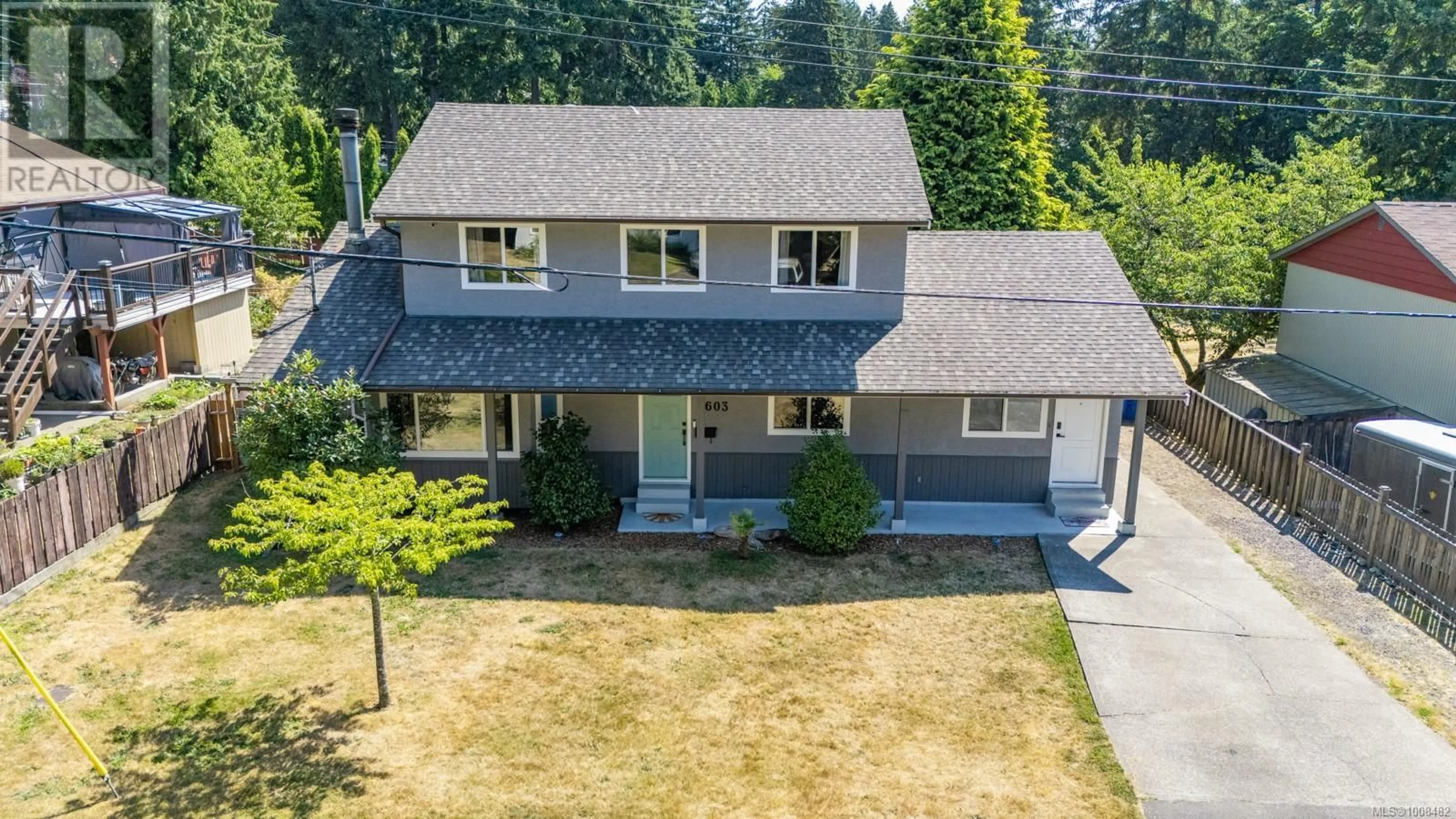 A pic from outside/outdoor area/front of a property/back of a property/a pic from drone, street for 3603 SUNRISE PLACE, Nanaimo British Columbia V9T2S7