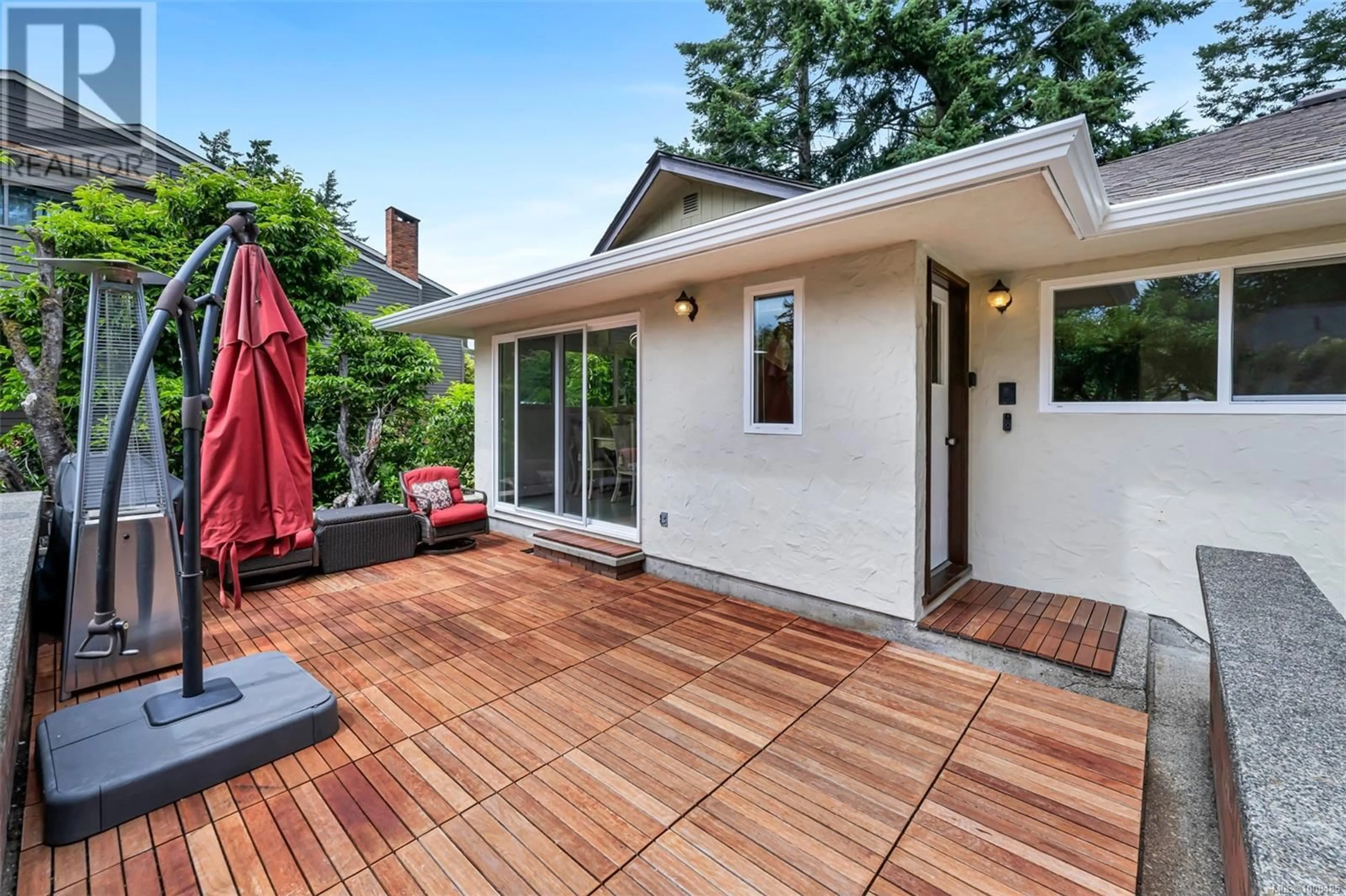 Unknown for 1935 SAN JUAN AVENUE, Saanich British Columbia V8N2J3