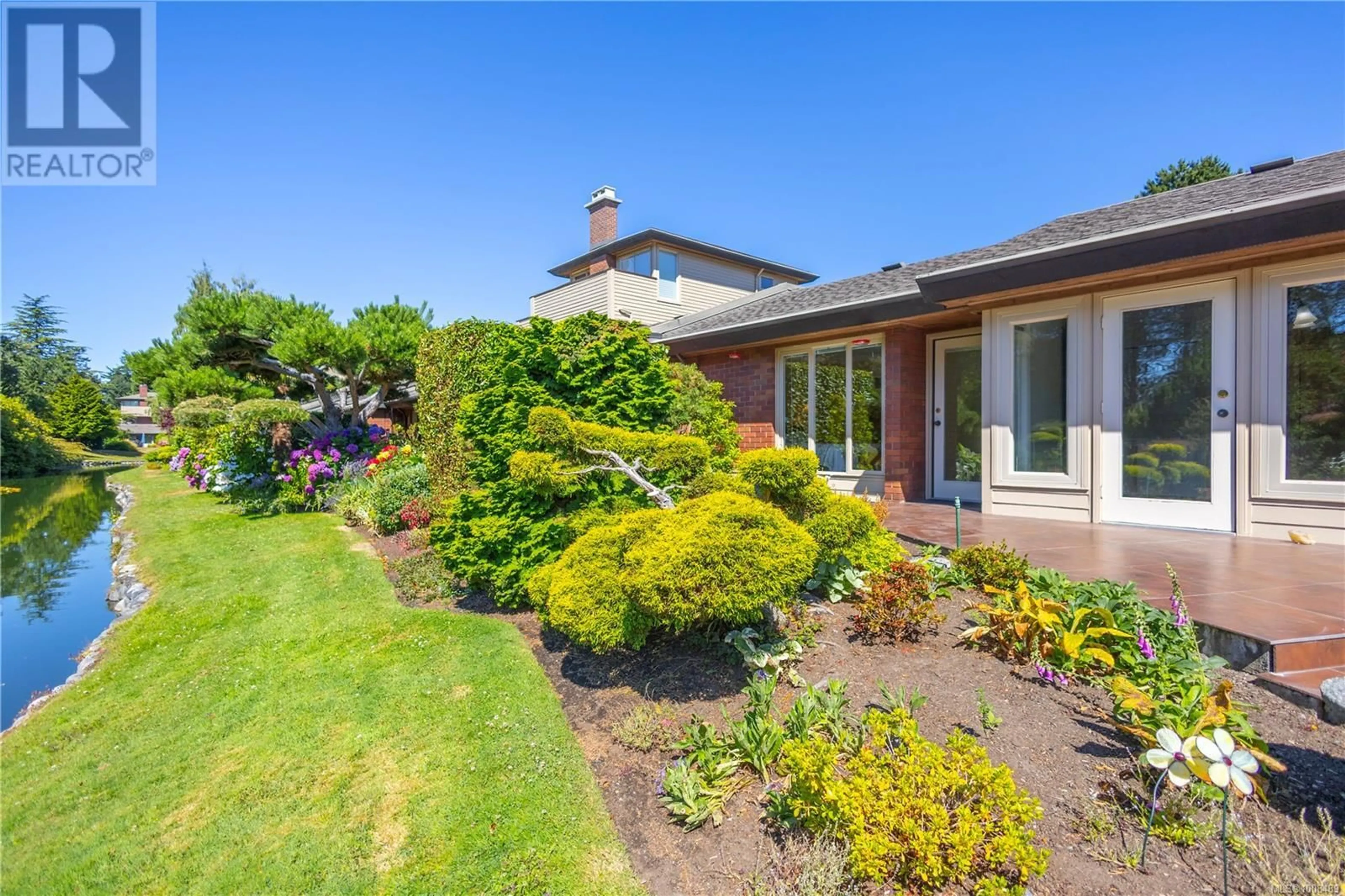Unknown for 122 - 2345 CEDAR HILL CROSS ROAD, Oak Bay British Columbia V8P5M8