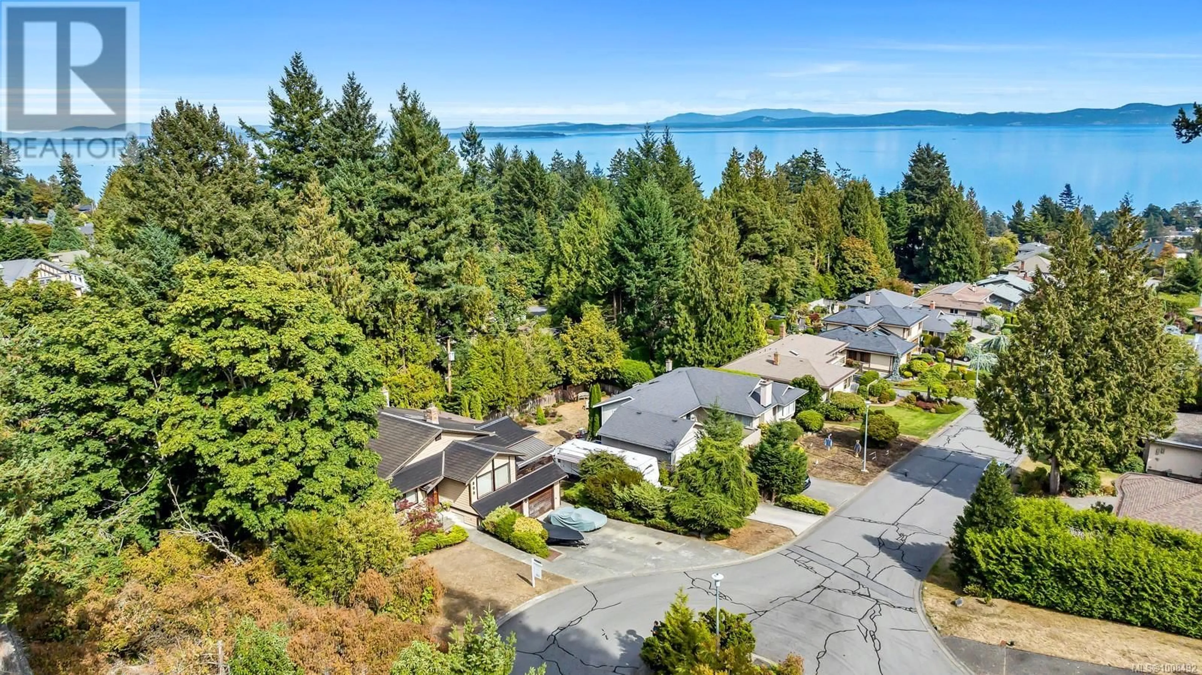 A pic from outside/outdoor area/front of a property/back of a property/a pic from drone, water/lake/river/ocean view for 800 SEAMIST PLACE, Saanich British Columbia V8Y2R4