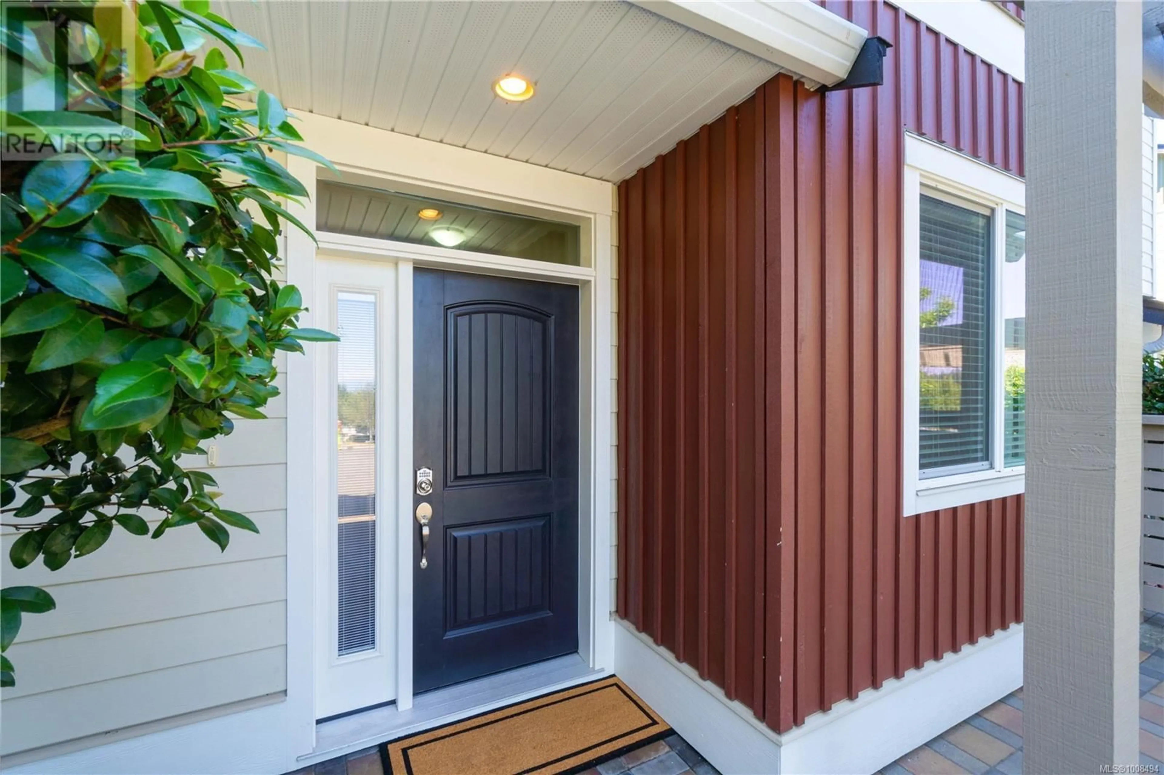 Indoor entryway for 2 - 6115 GLACIER WAY, Nanaimo British Columbia V9T0H8