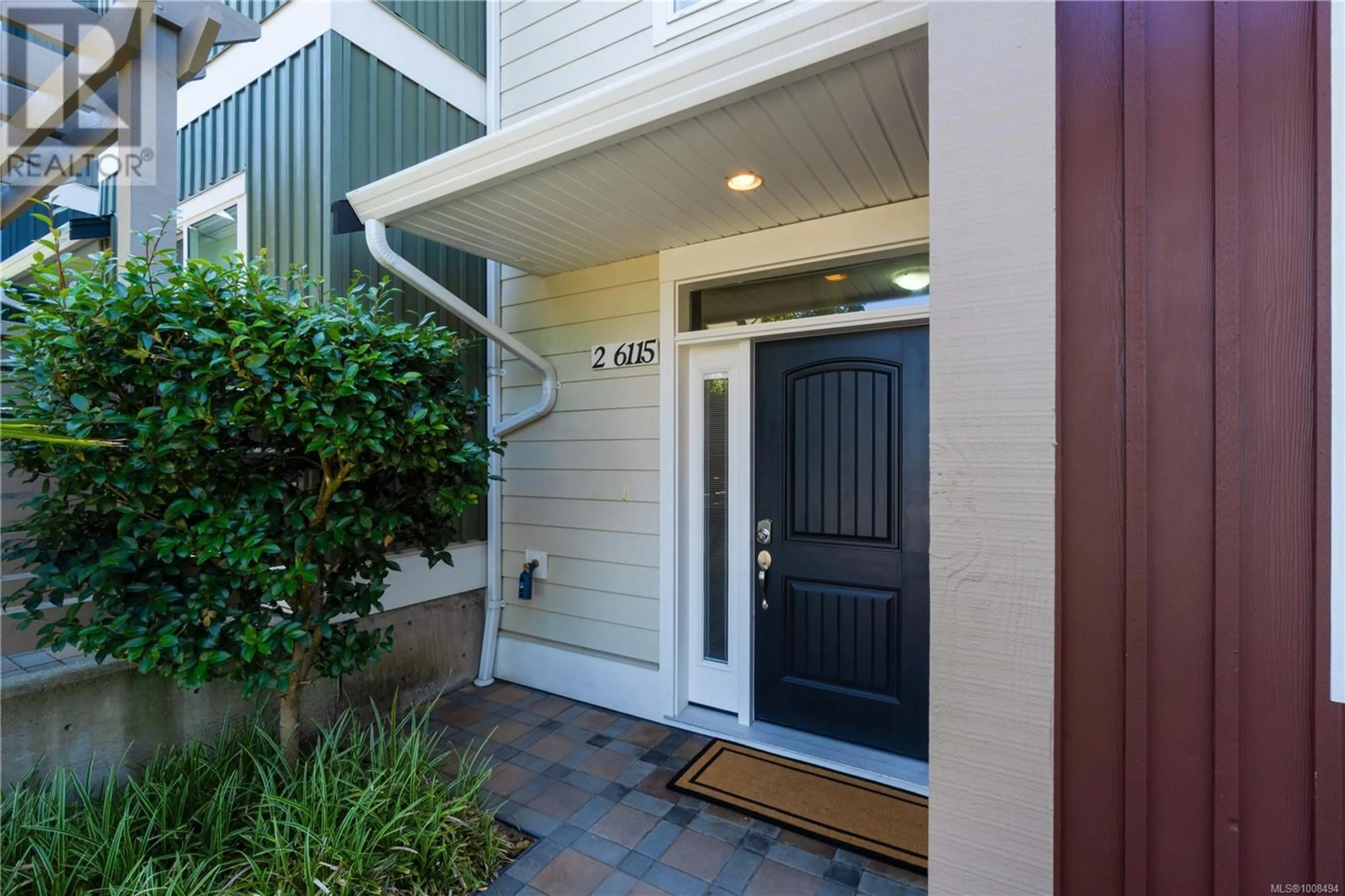 Indoor entryway for 2 - 6115 GLACIER WAY, Nanaimo British Columbia V9T0H8
