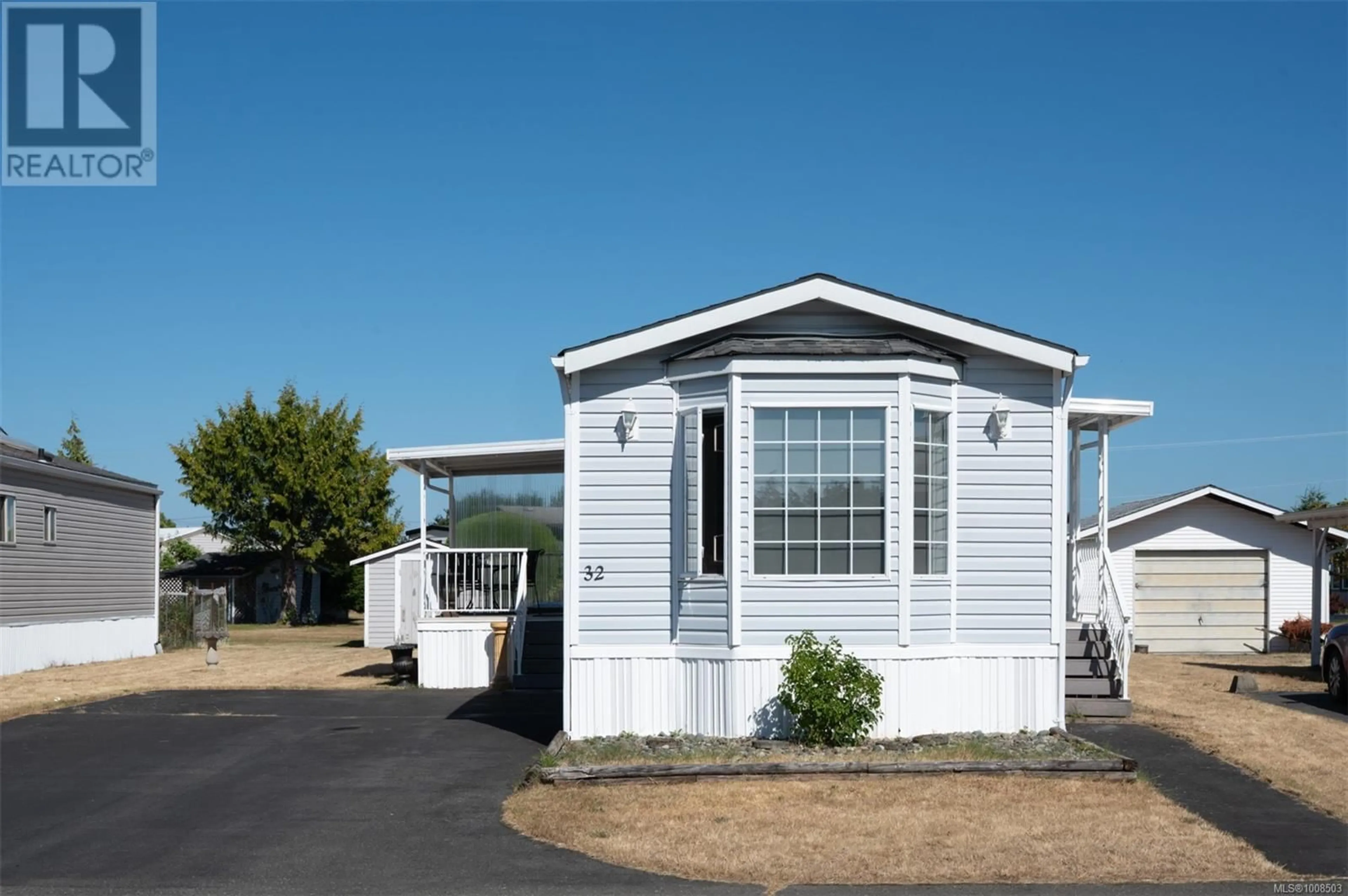 Home with vinyl exterior material, street for 32 - 450 STANFORD AVENUE EAST, Parksville British Columbia V9P1V8