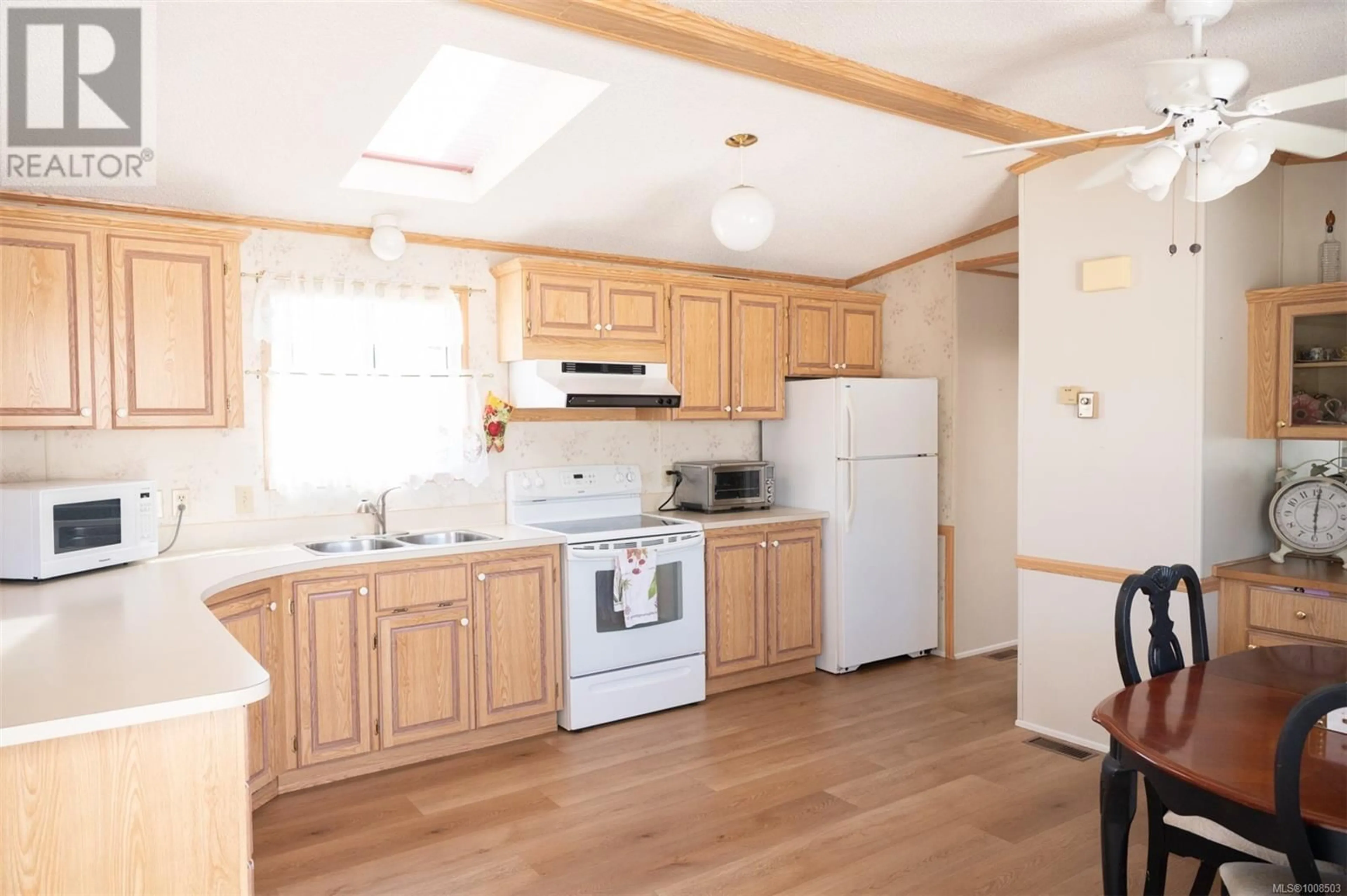 Standard kitchen, wood/laminate floor for 32 - 450 STANFORD AVENUE EAST, Parksville British Columbia V9P1V8