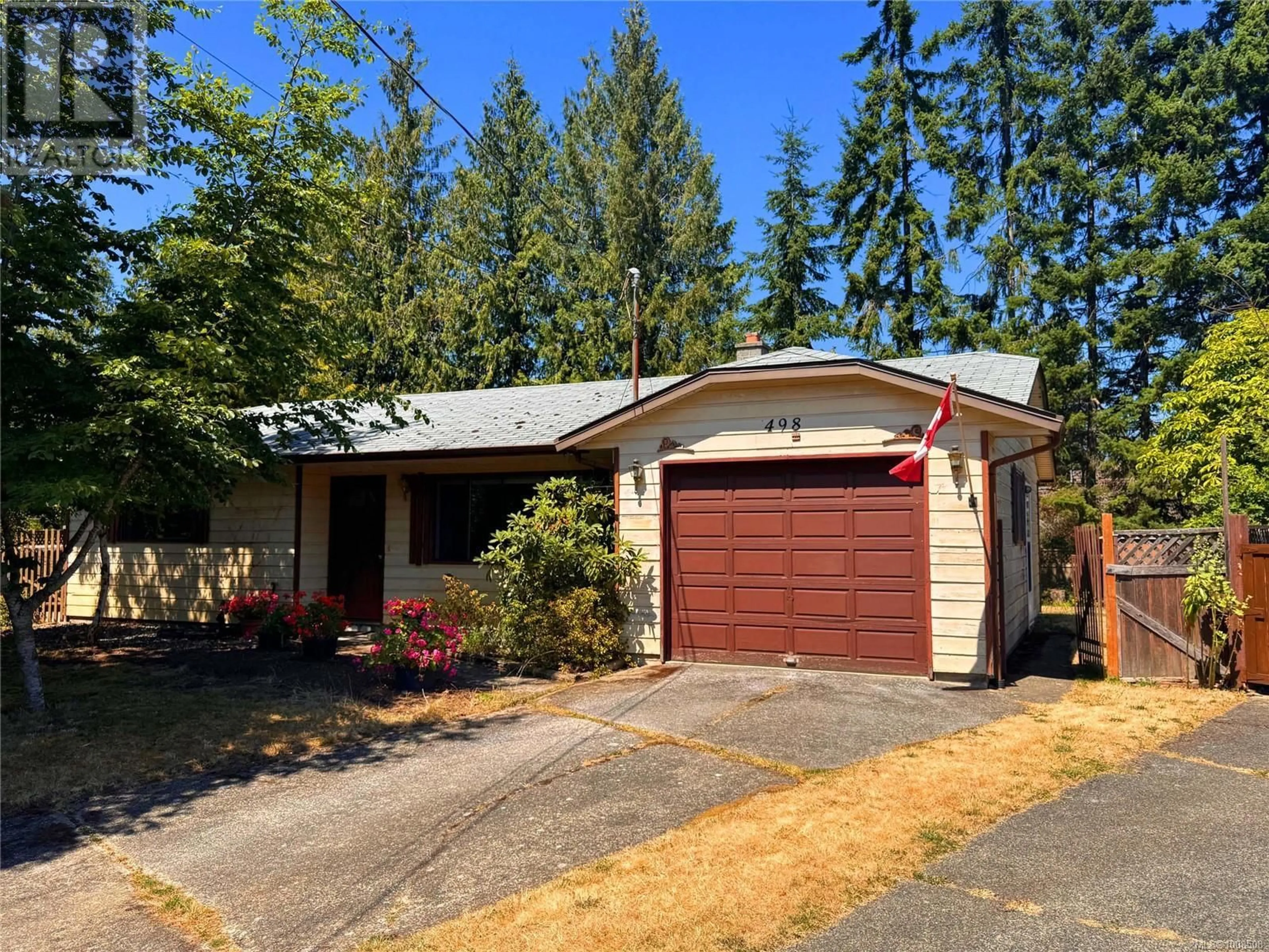Home with vinyl exterior material, street for 498 TODD PLACE, Parksville British Columbia V9P1C2