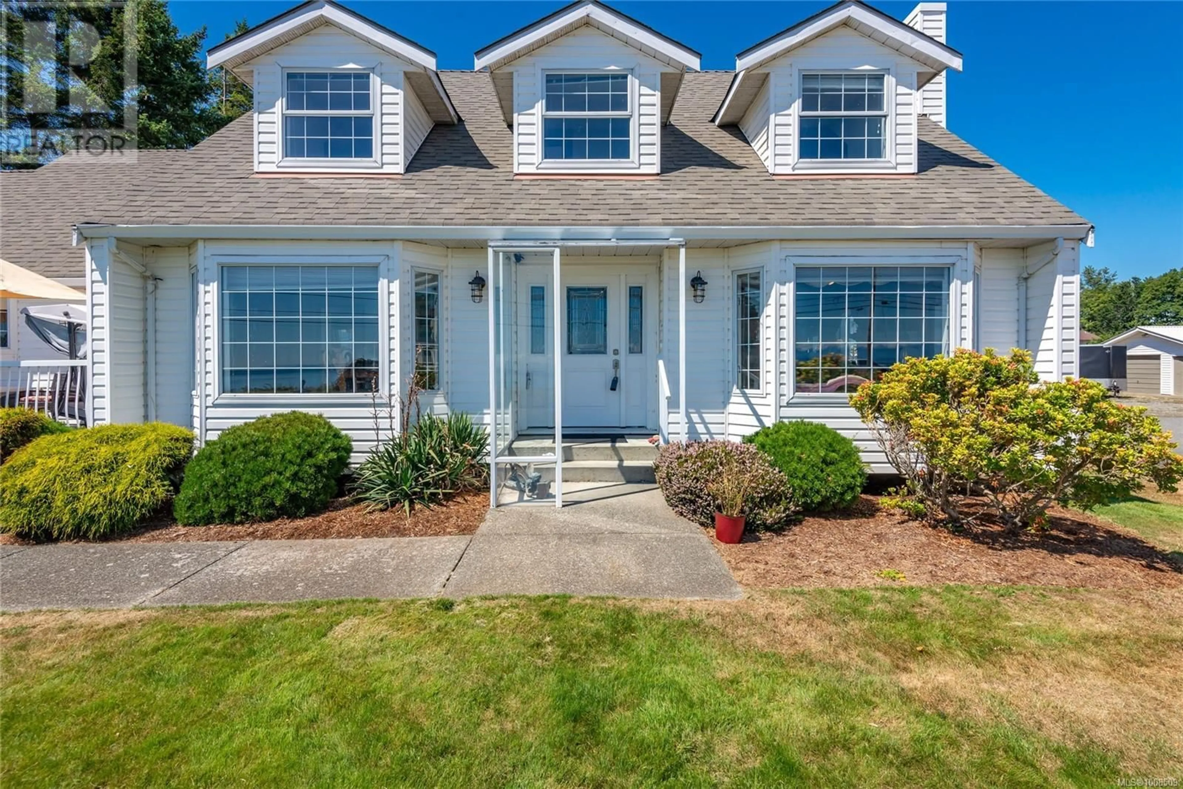 Home with vinyl exterior material, street for 3816 ISLAND HIGHWAY SOUTH, Campbell River British Columbia V9H1M6