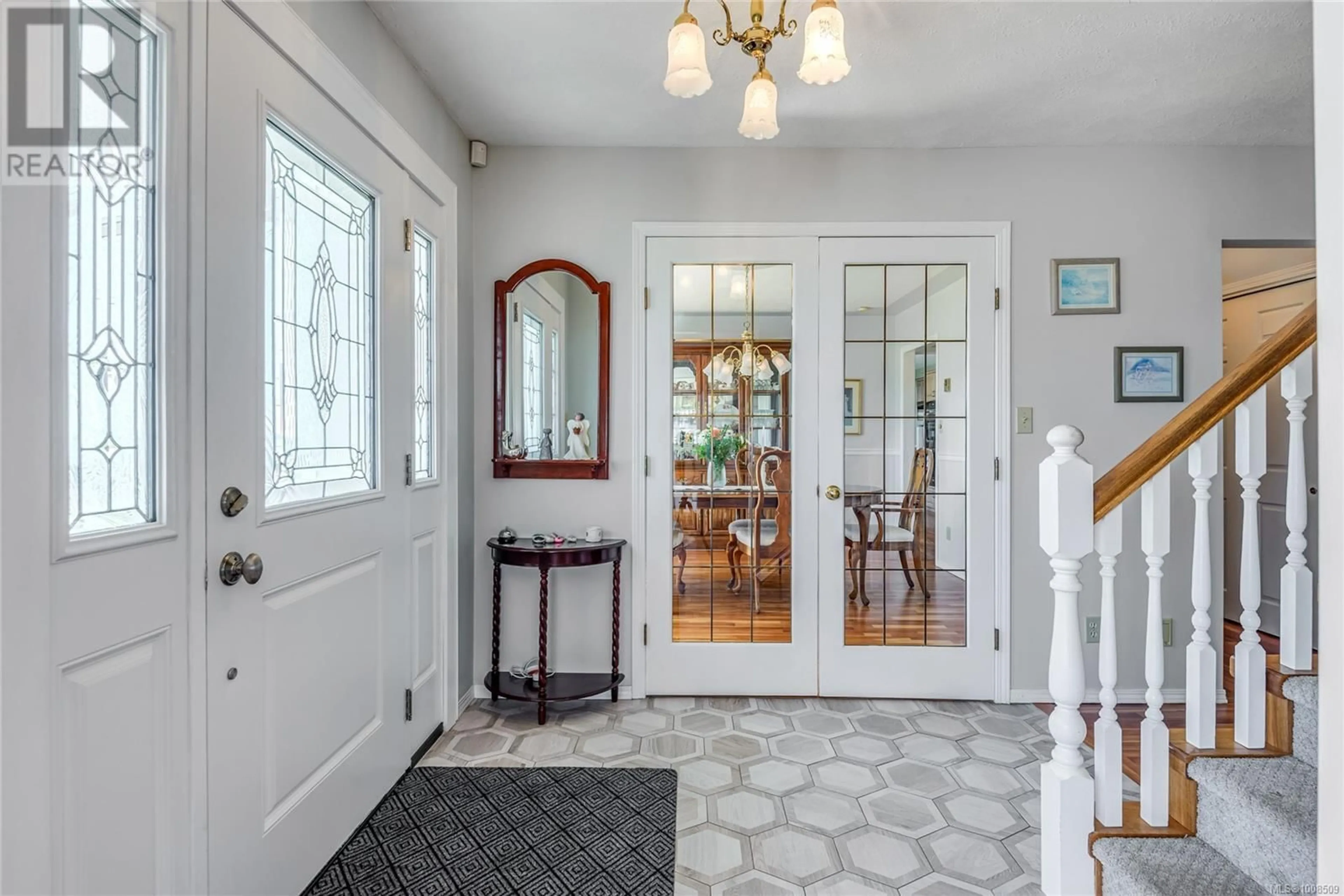 Indoor entryway for 3816 ISLAND HIGHWAY SOUTH, Campbell River British Columbia V9H1M6