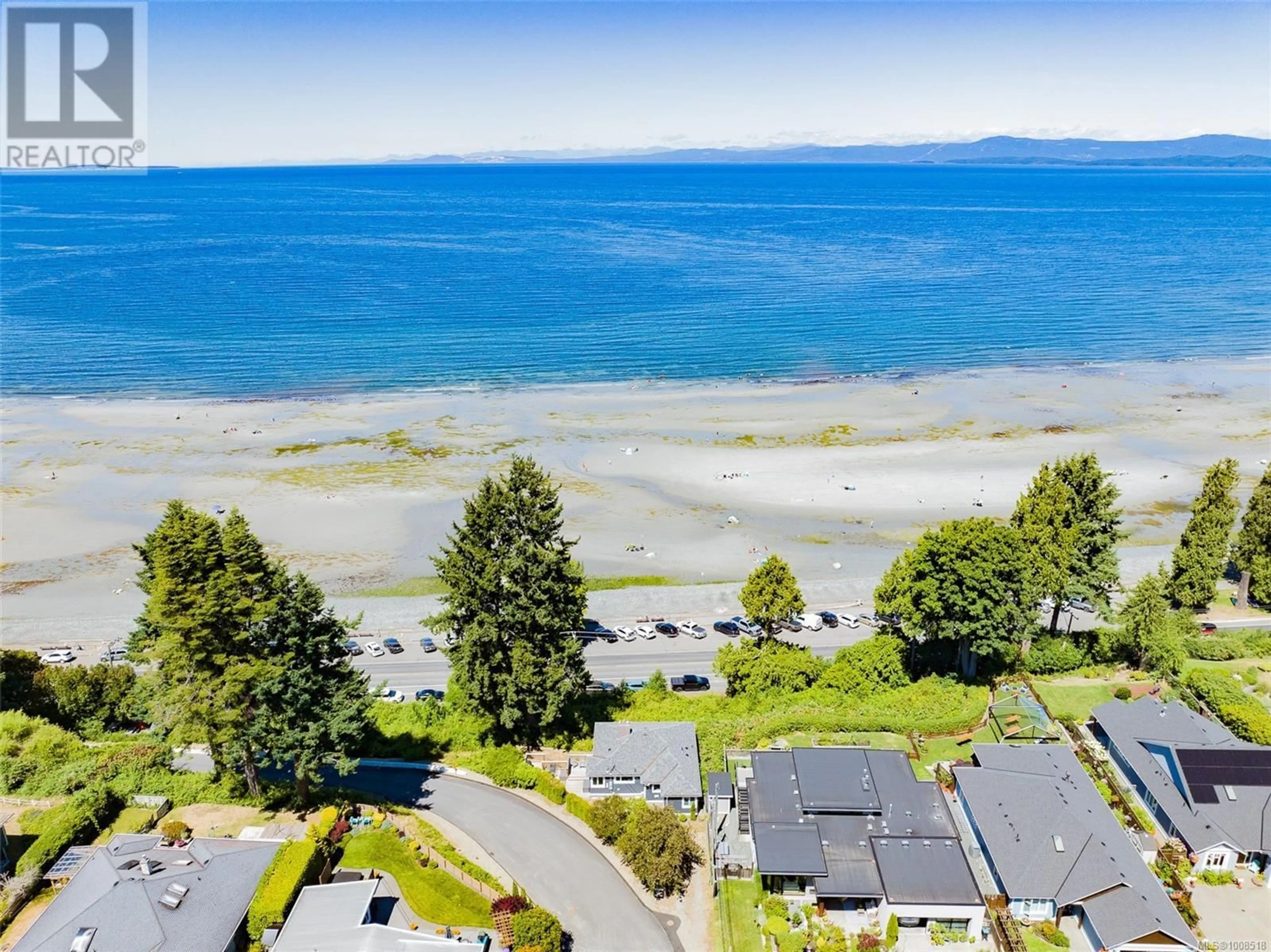 A pic from outside/outdoor area/front of a property/back of a property/a pic from drone, water/lake/river/ocean view for 484 BAY STREET, Qualicum Beach British Columbia V9K1J9