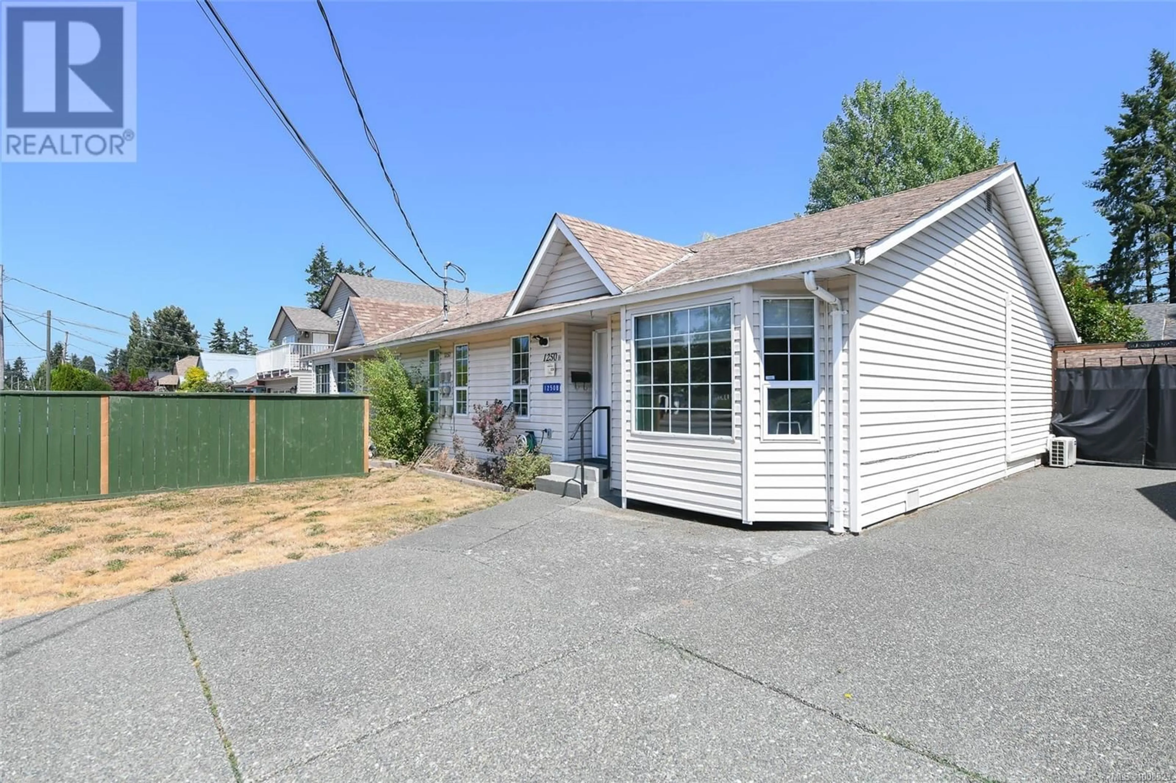 Home with vinyl exterior material, street for B - 1250 STEWART AVENUE, Courtenay British Columbia V9N3H4
