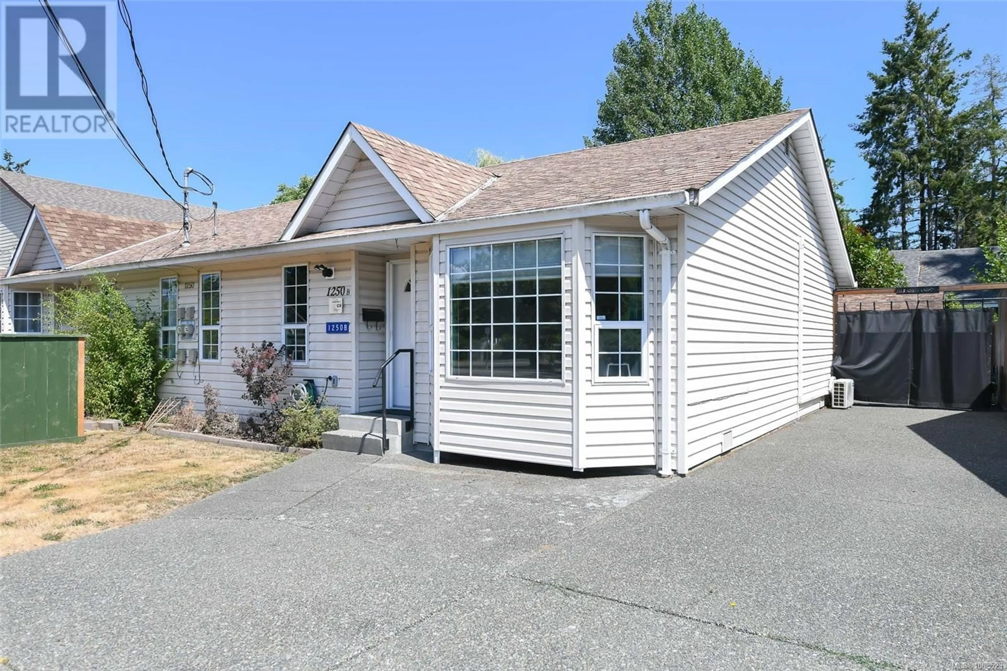 Home with vinyl exterior material, street for B - 1250 STEWART AVENUE, Courtenay British Columbia V9N3H4