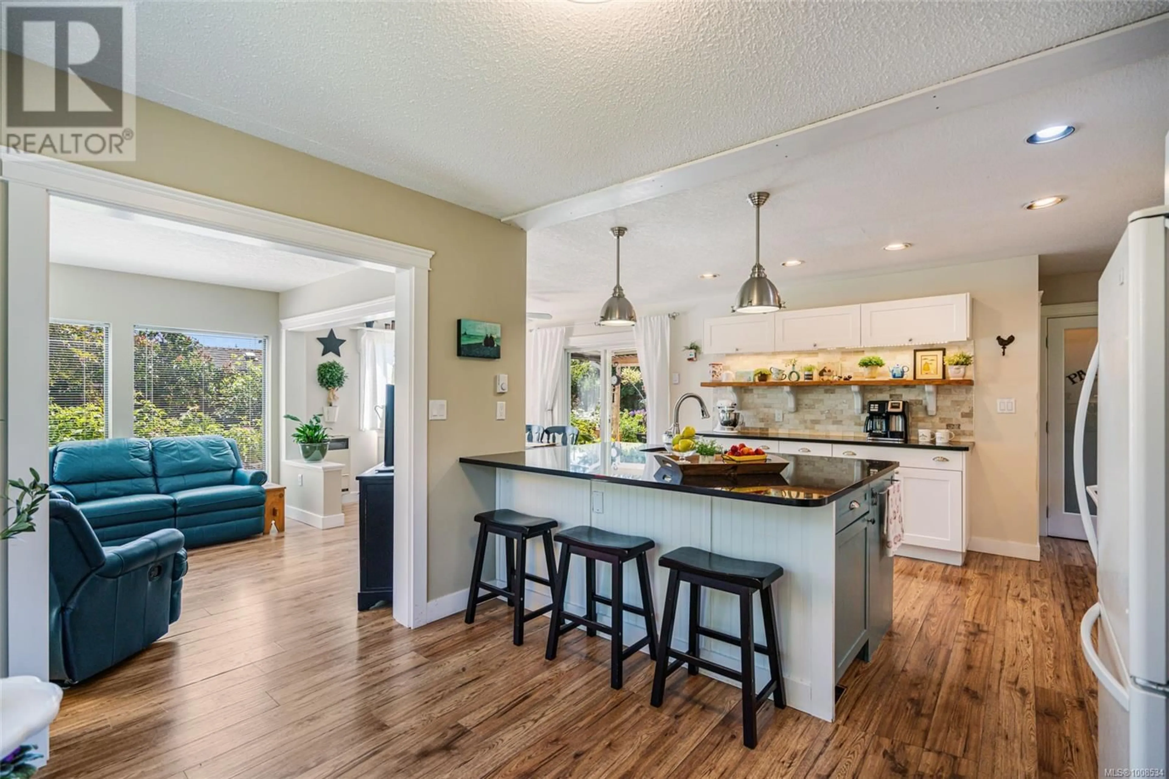 Open concept kitchen, unknown for 574 PANORAMA PLACE, Parksville British Columbia V9P1A4