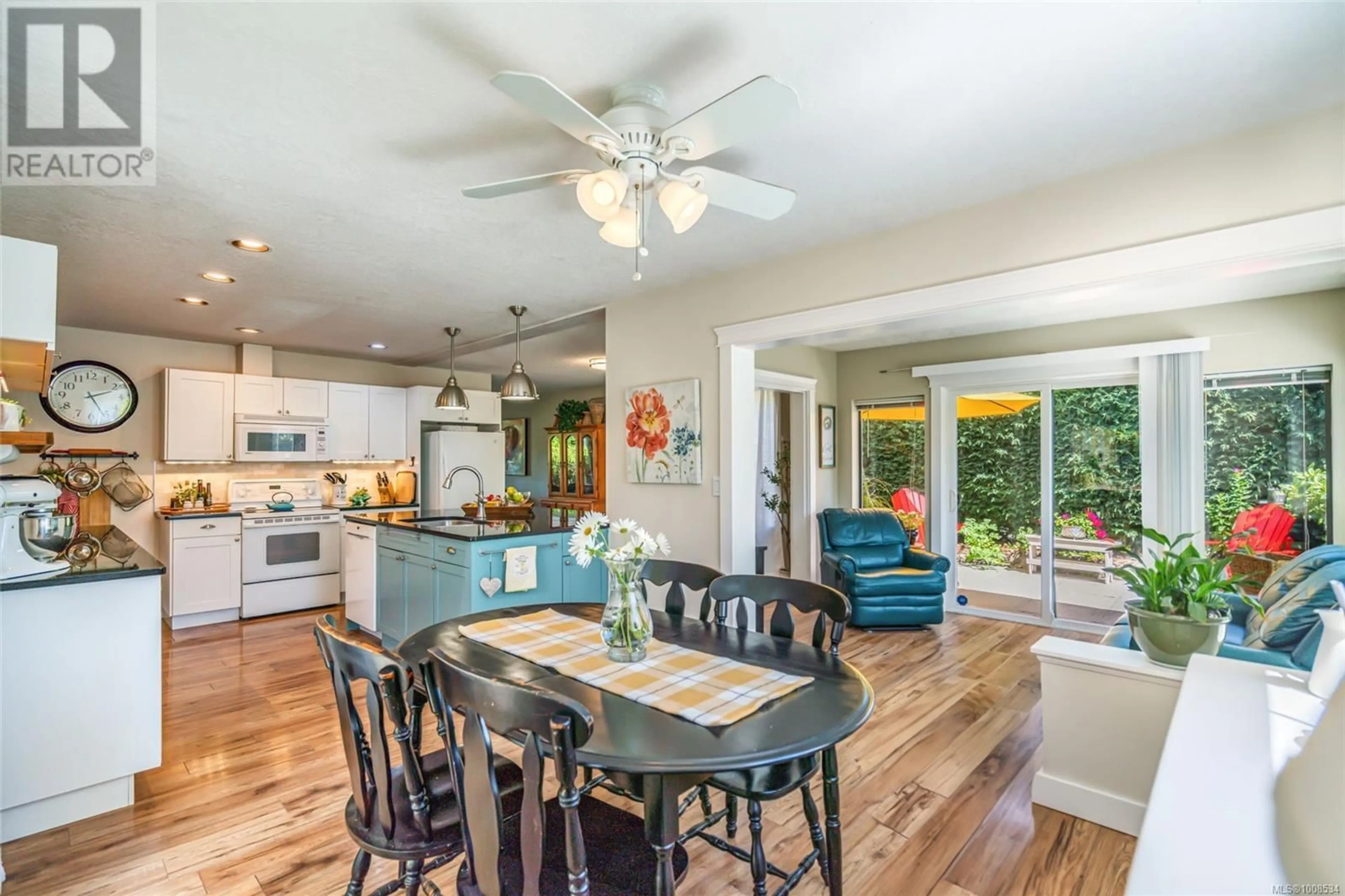 Open concept kitchen, unknown for 574 PANORAMA PLACE, Parksville British Columbia V9P1A4