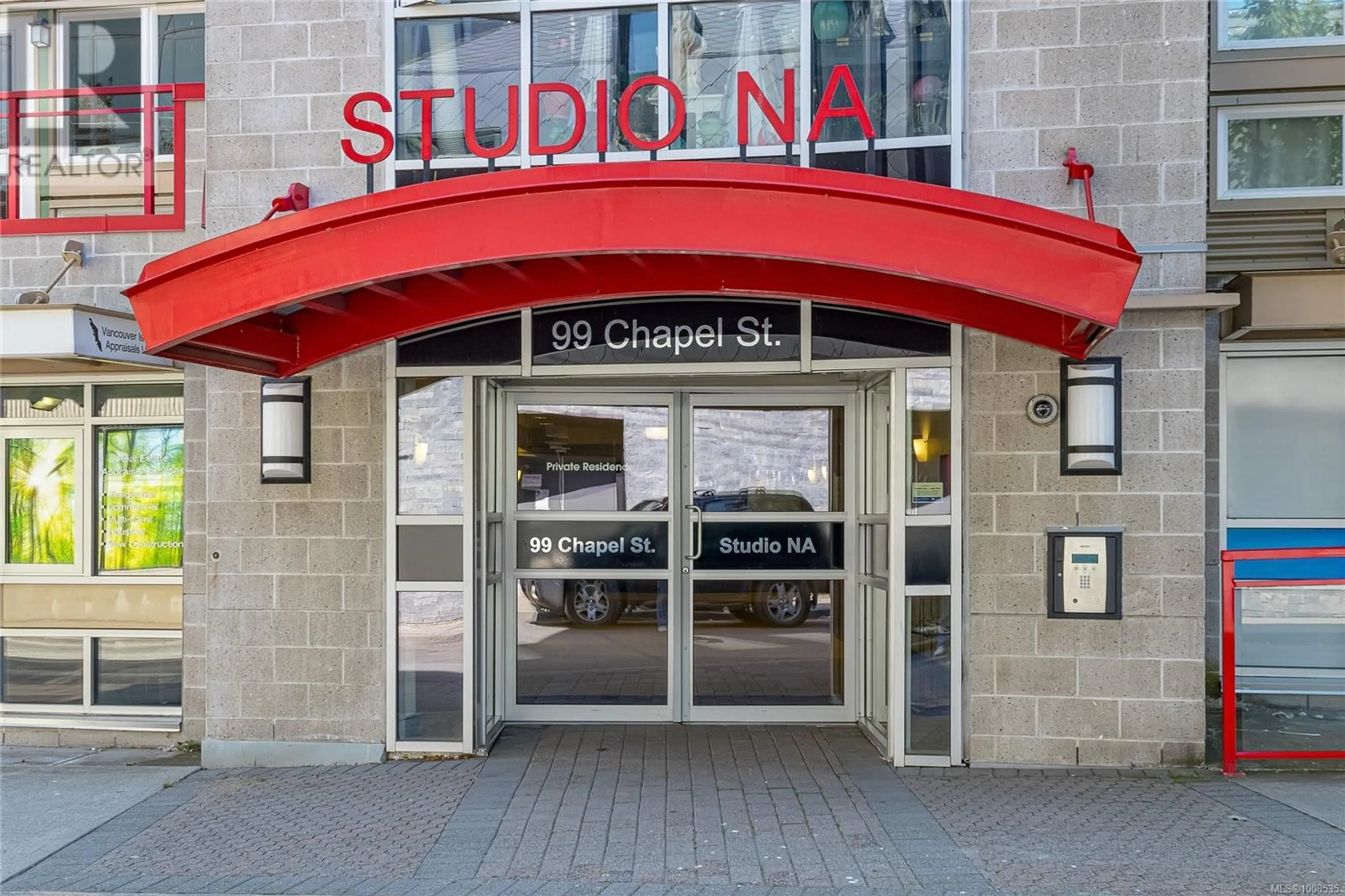 Indoor foyer for 206 - 99 CHAPEL STREET, Nanaimo British Columbia V9R5H3
