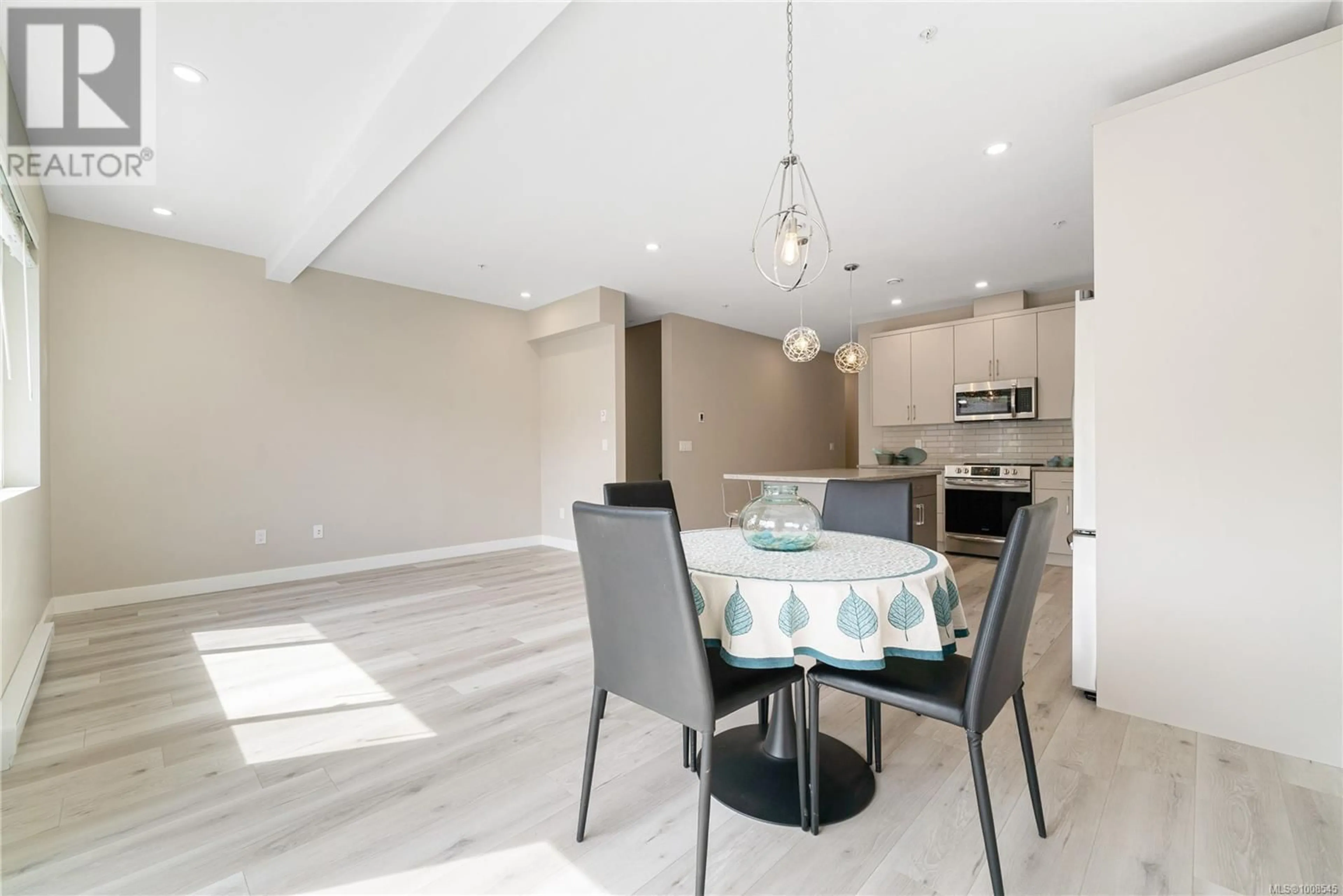 Dining room, ceramic/tile floor for 3 - 544 COOK STREET, Ladysmith British Columbia V9G1P8