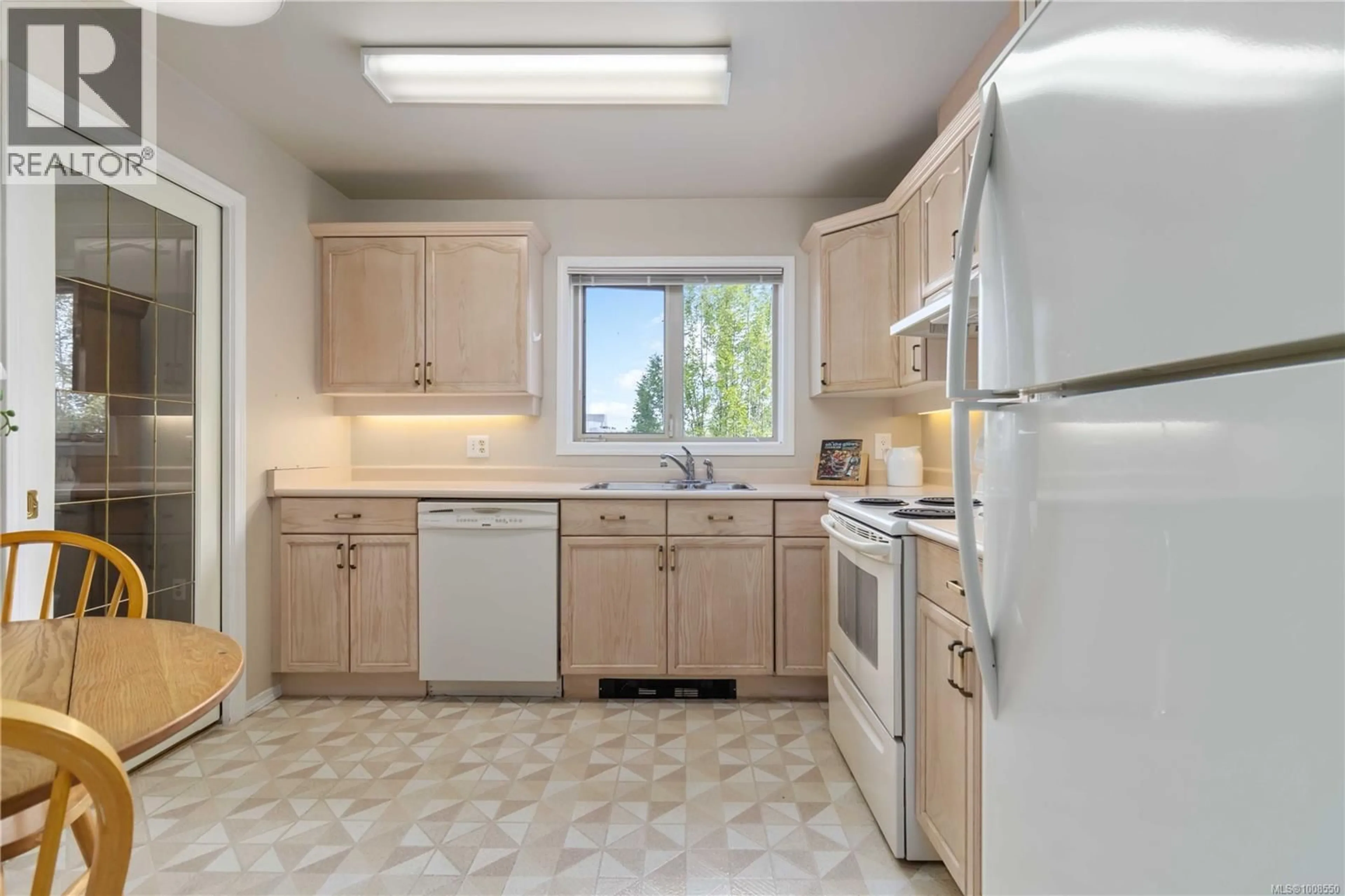 Standard kitchen, unknown for 311 - 1715 RICHMOND AVENUE, Victoria British Columbia V8R4P9