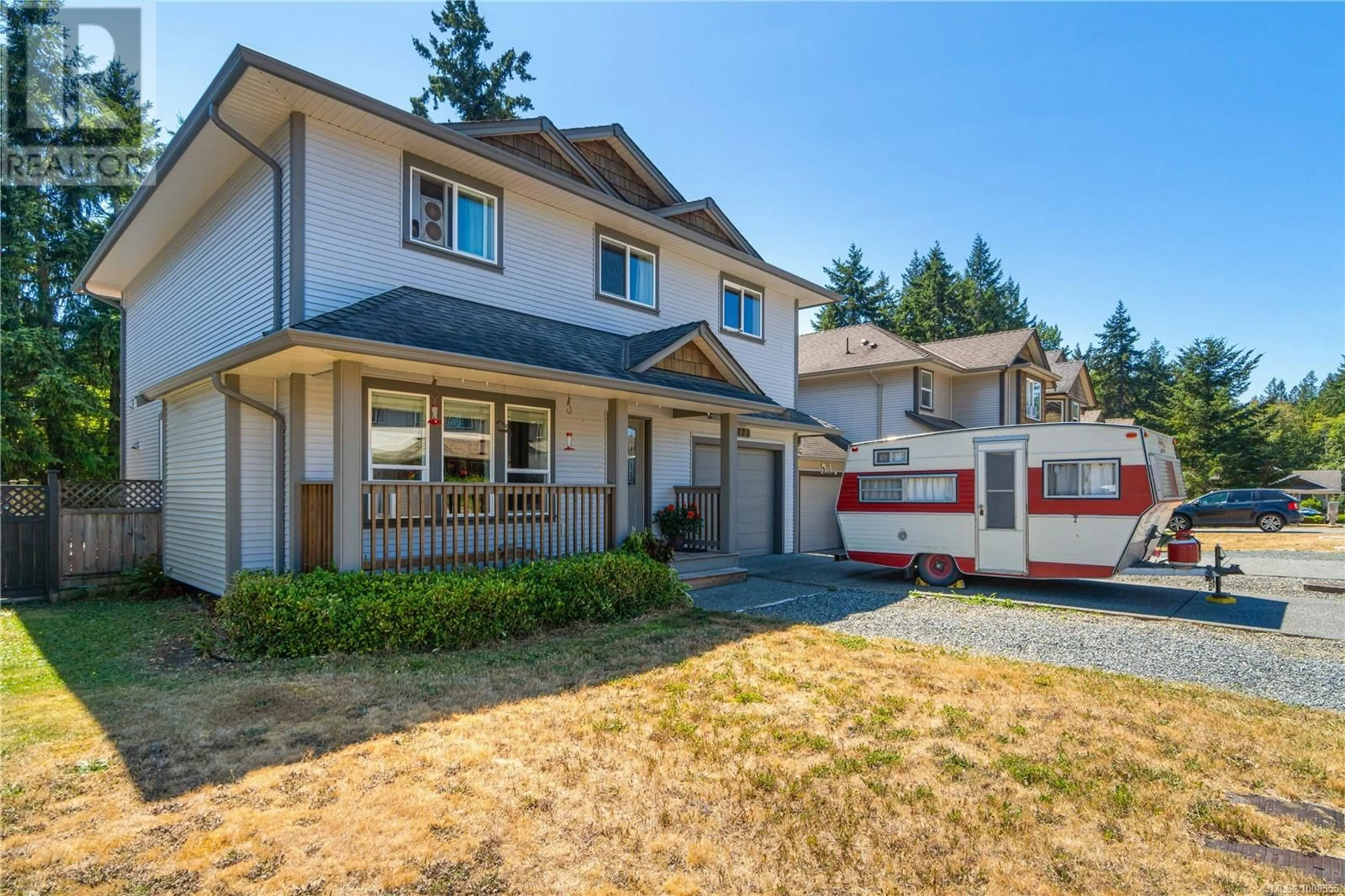 Home with vinyl exterior material, street for 323 APPLEWOOD CRESCENT, Nanaimo British Columbia V9R0A7