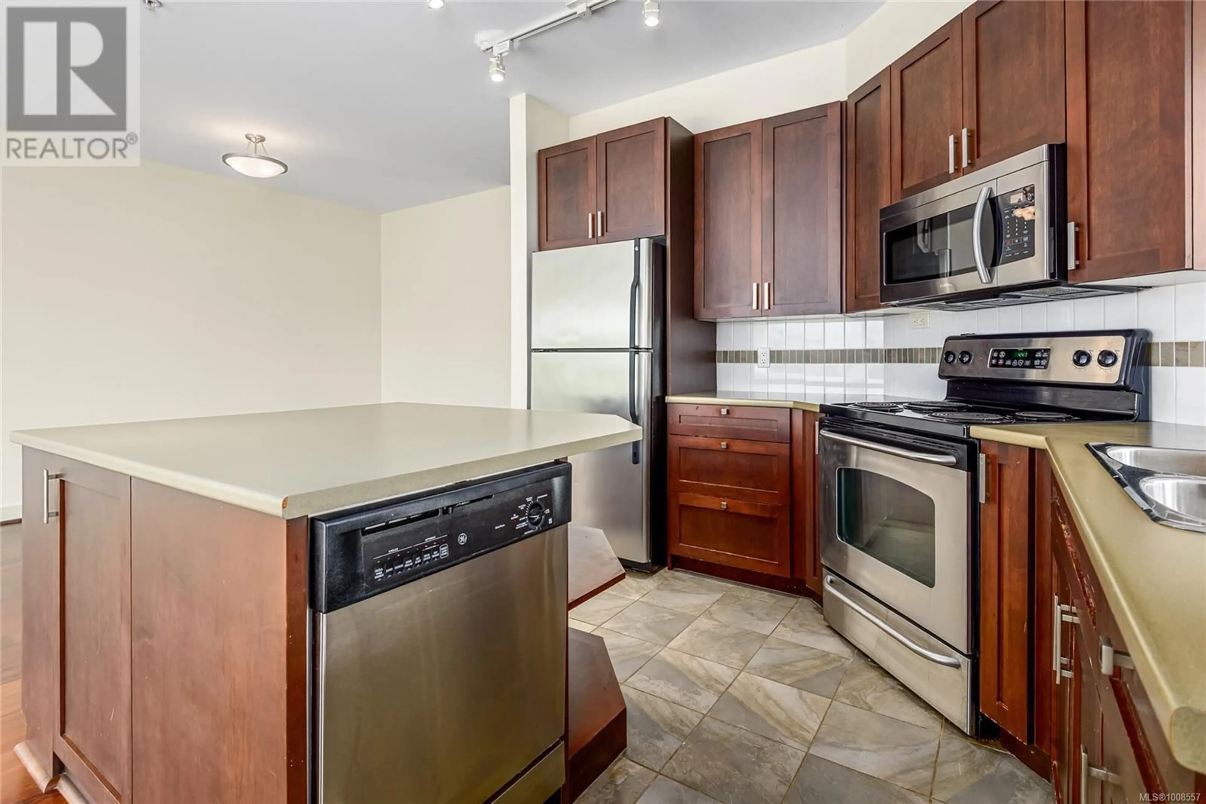 Standard kitchen, ceramic/tile floor for 121 - 2300 MANSFIELD DRIVE, Courtenay British Columbia V9N3S3