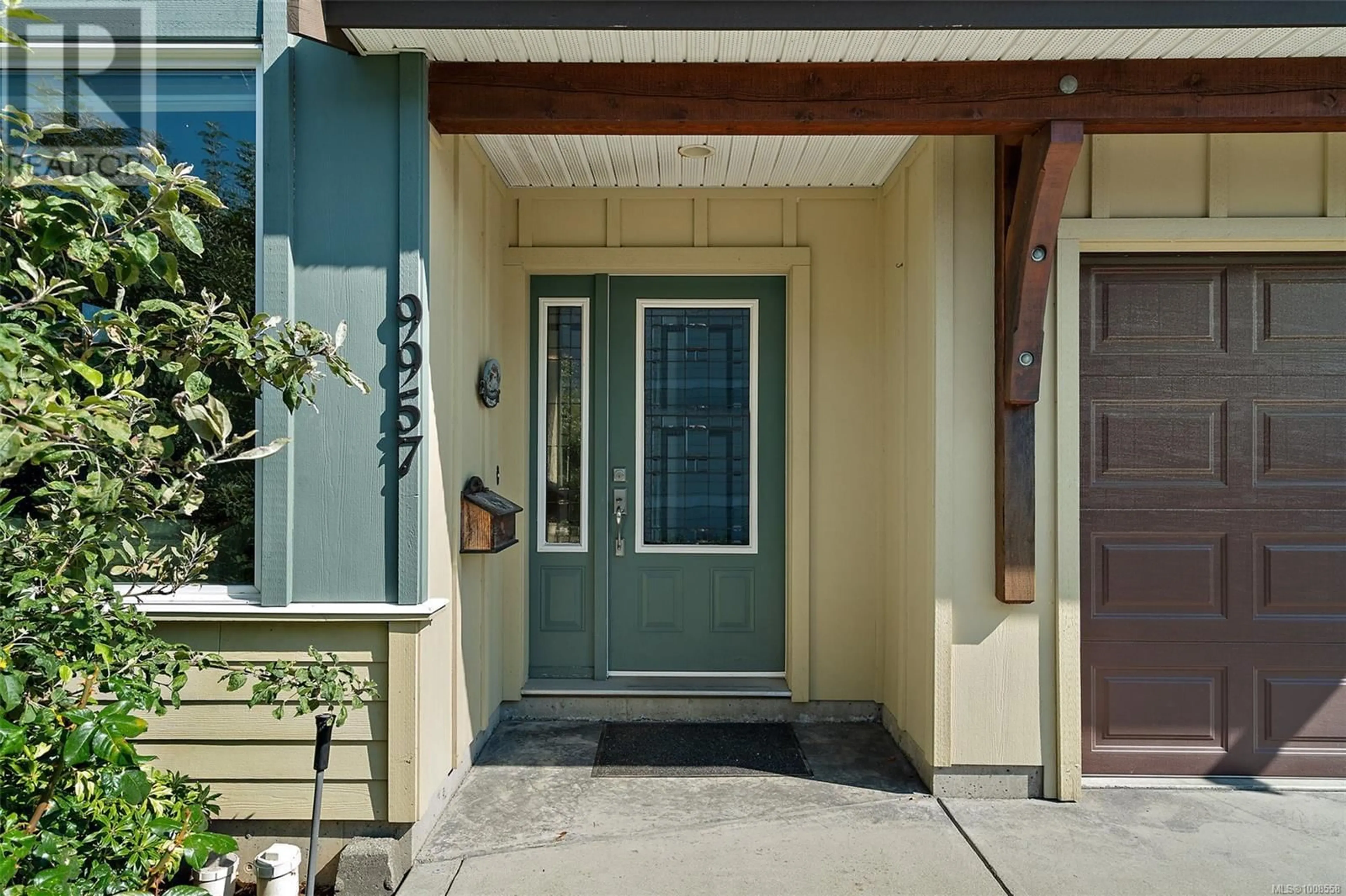 Indoor entryway for 9957 SWIFTSURE PLACE, Sidney British Columbia V8L3Y3