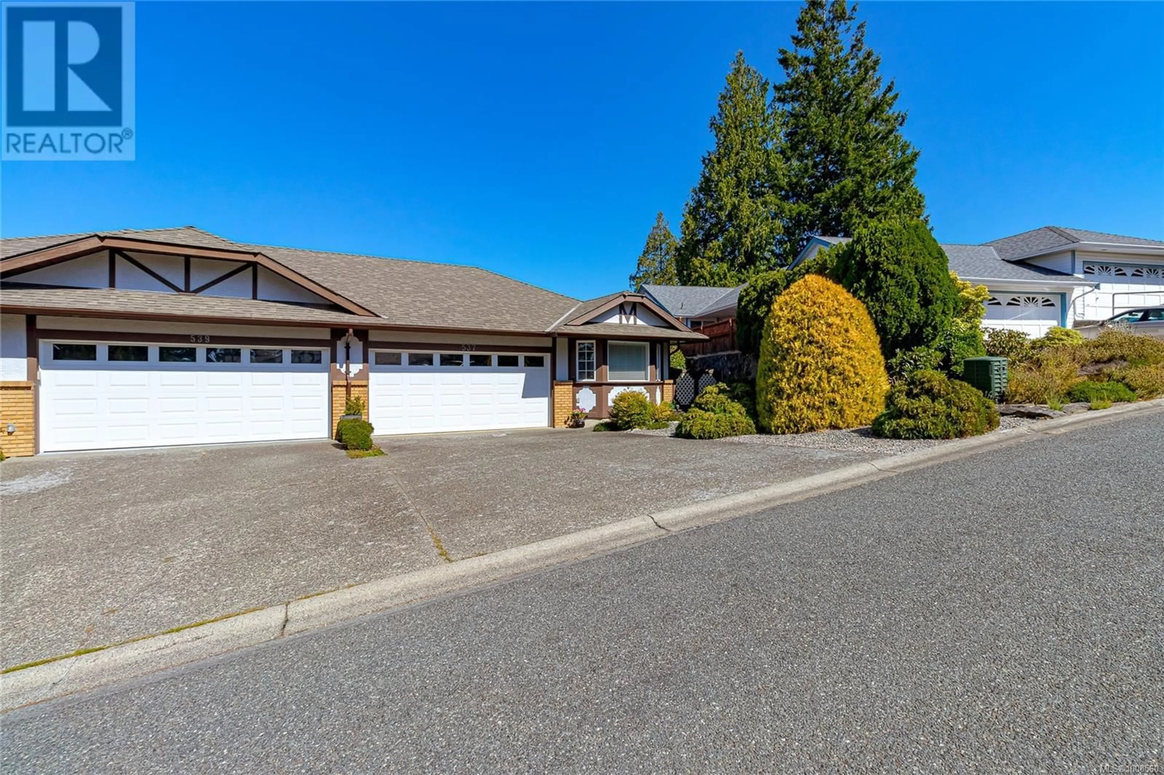 Home with vinyl exterior material, street for 537 FAIRWAYS PLACE, Cobble Hill British Columbia V8H0K8