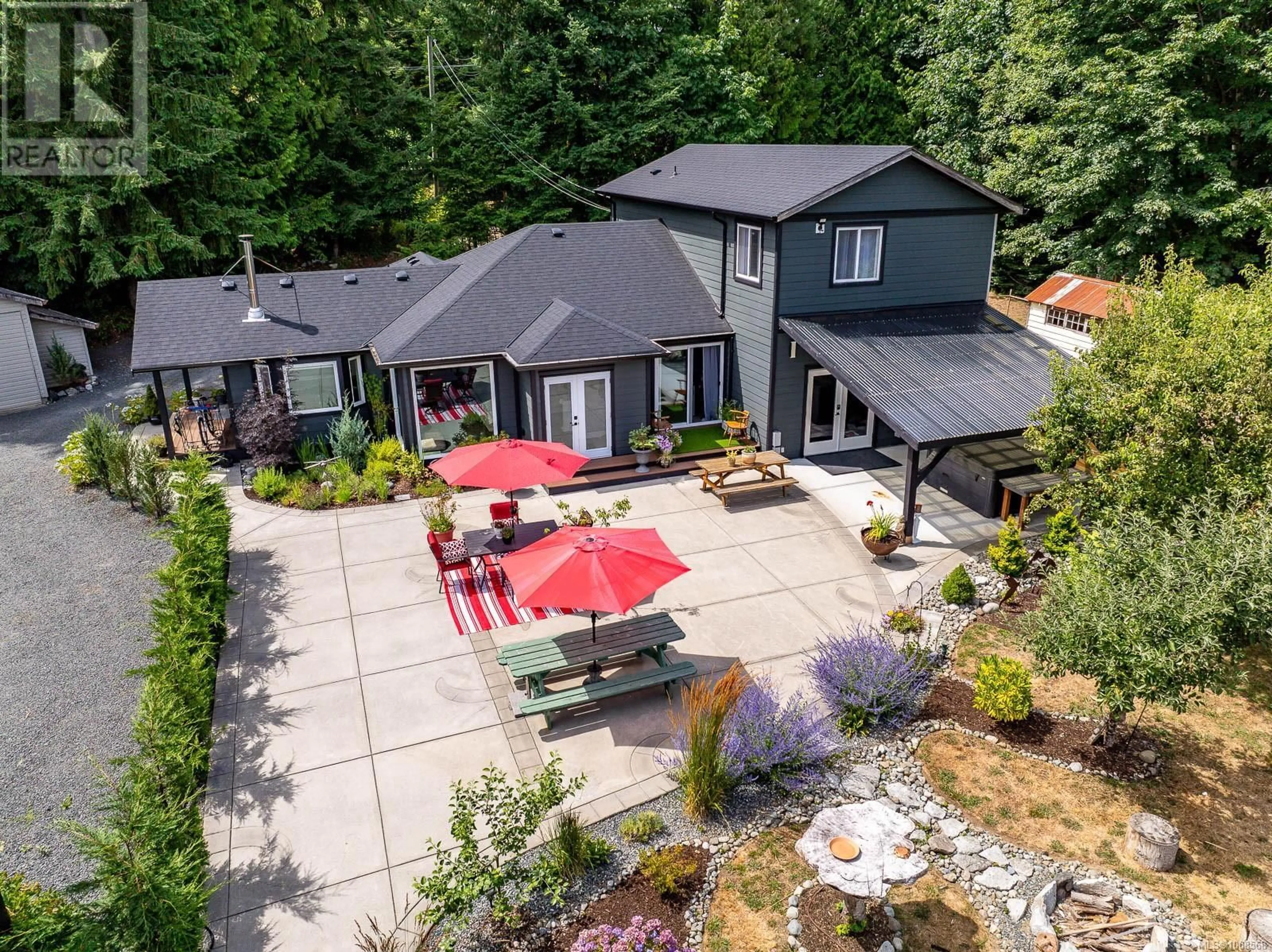 A pic from outside/outdoor area/front of a property/back of a property/a pic from drone, mountain view for 3840 SMALL ROAD, Courtenay British Columbia V9N3Z8