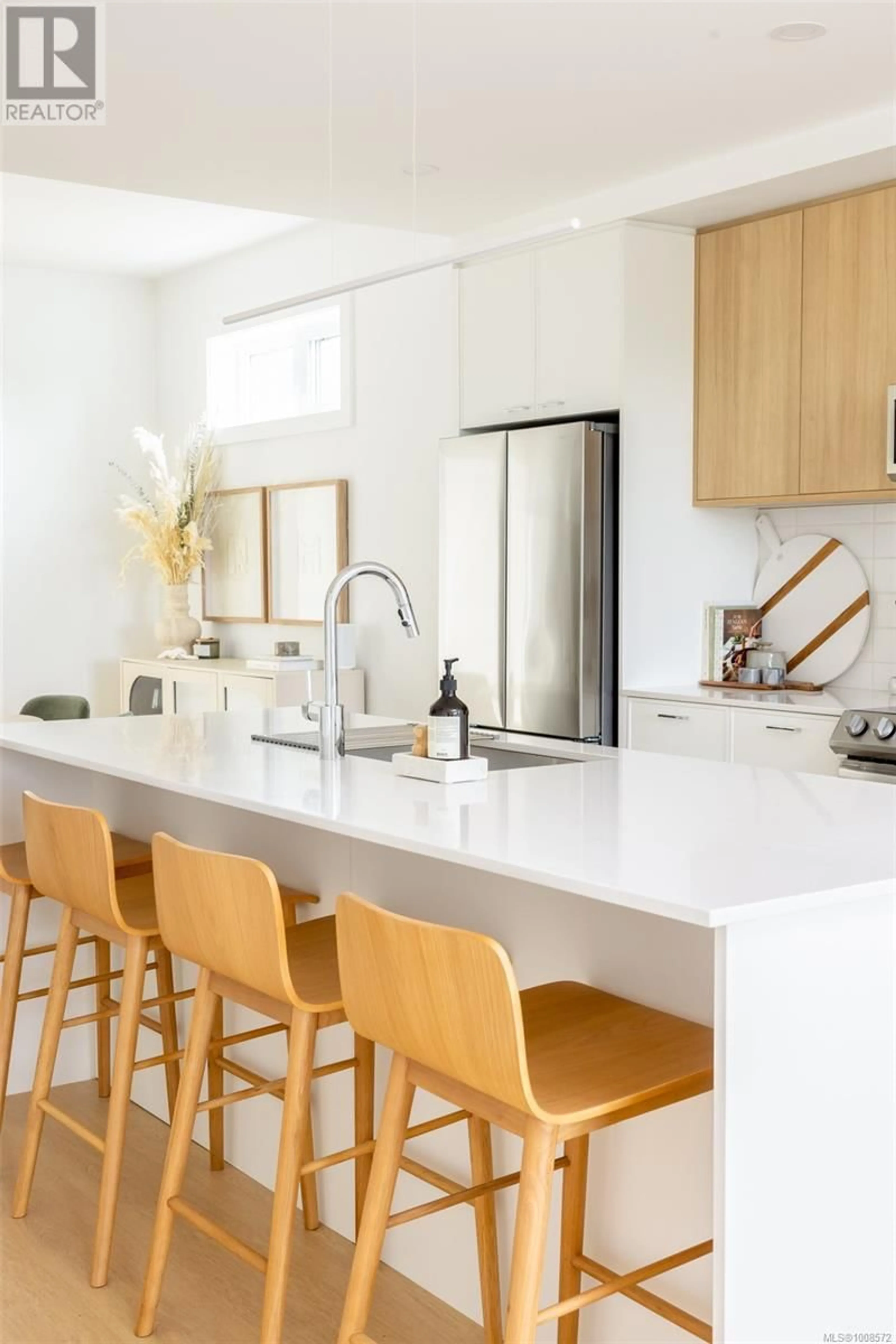 Contemporary kitchen, unknown for TH21 - 3450 WHITTIER AVENUE, Saanich British Columbia V8Z3R2