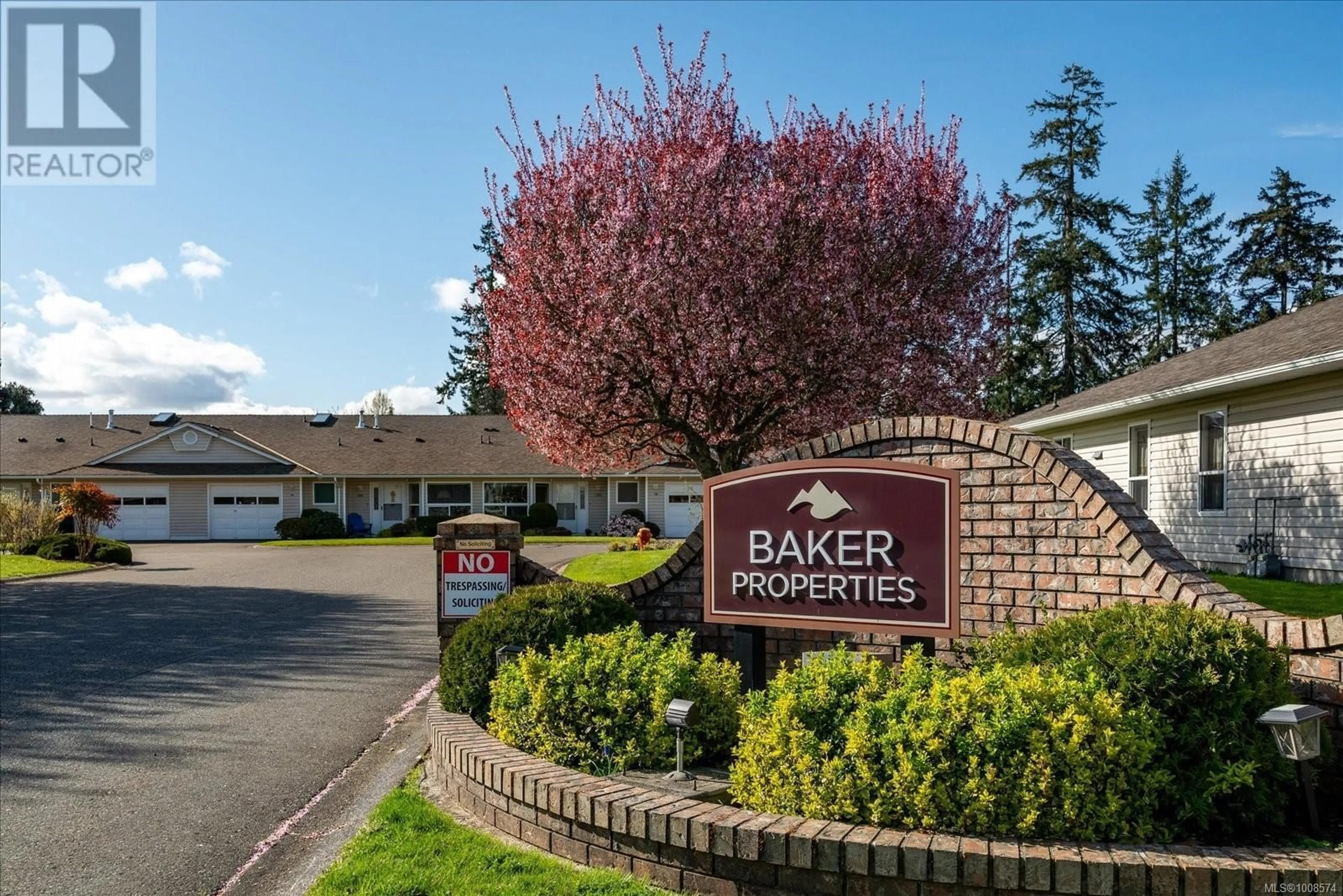 Indoor foyer for 102 - 240 STANFORD AVENUE EAST, Parksville British Columbia V9P2K8