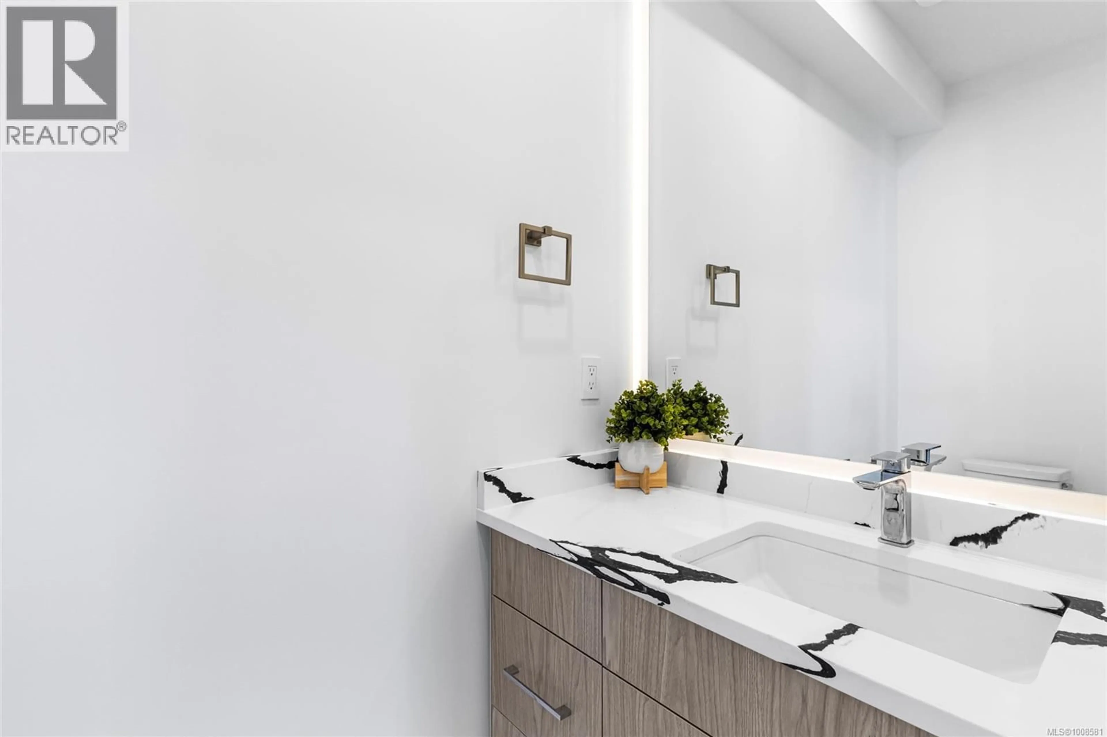 Contemporary bathroom, ceramic/tile floor for 772 PLOVER COURT, Langford British Columbia V9B6Y6