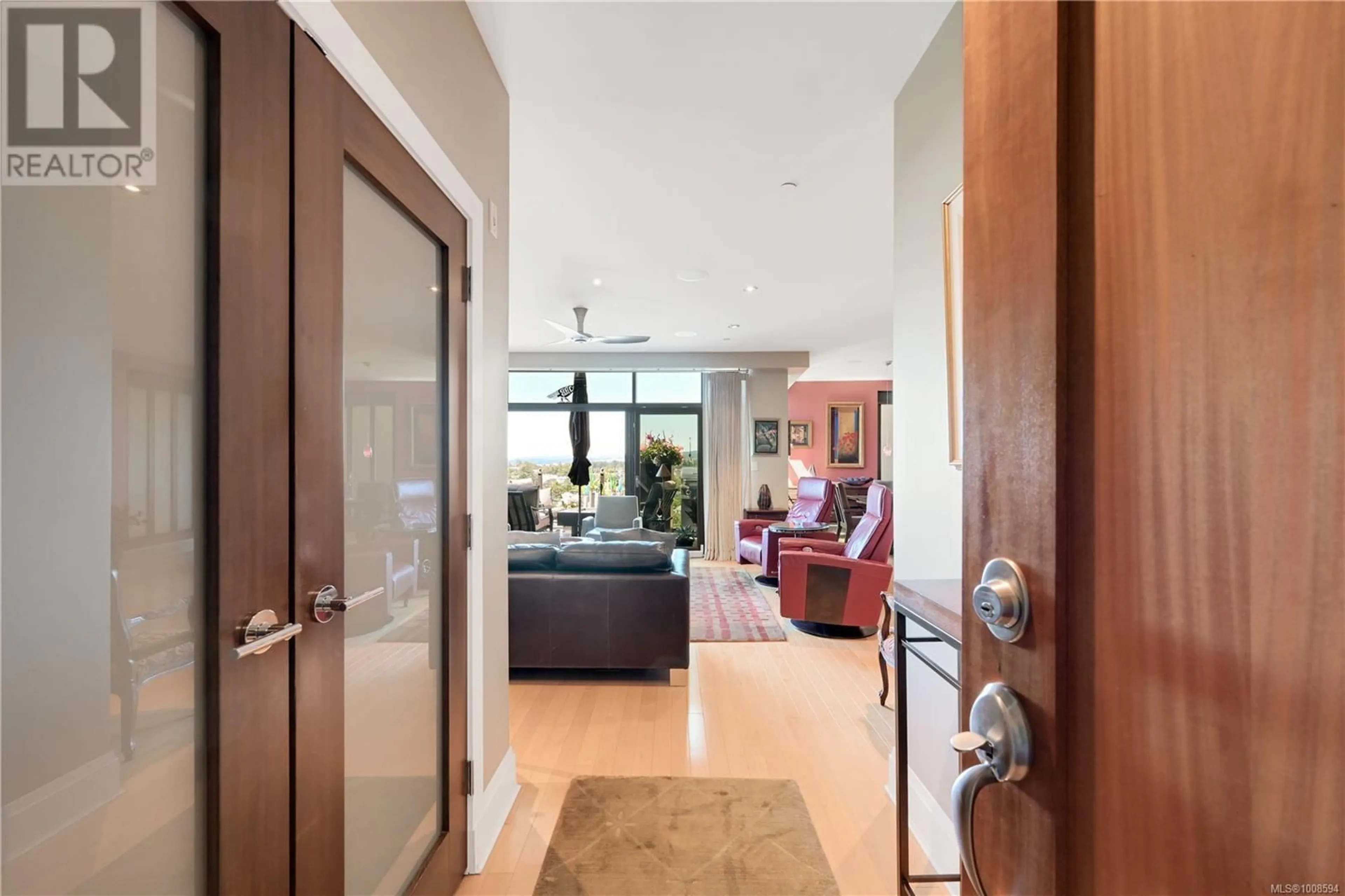 Indoor foyer for 802 - 847 DUNSMUIR ROAD, Victoria British Columbia V9A0A5